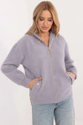 veste femme maille polyester pelucheuse lavande capuche zippée coupe décontractée ample longueur hanches poches plaquées boutons dorés manches poignets côtelés
