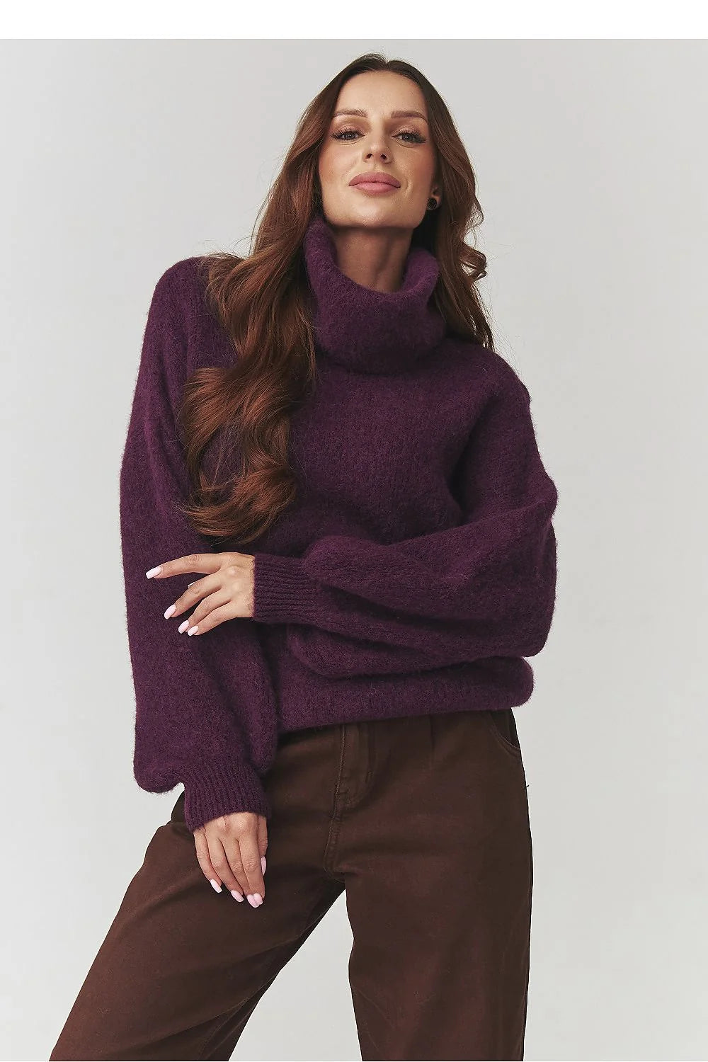 pull col roulé oversize femme maille duveteuse prune profond coupe ample courte manches ballon ourlets côtelés épaules tombantes moelleuse superposable