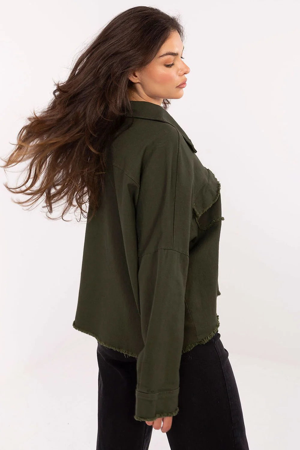 chemise jean femme manches longues kaki olive overshirt shacket boxy courte hanches col classique boutonnée poches rabats sergé coton stretch