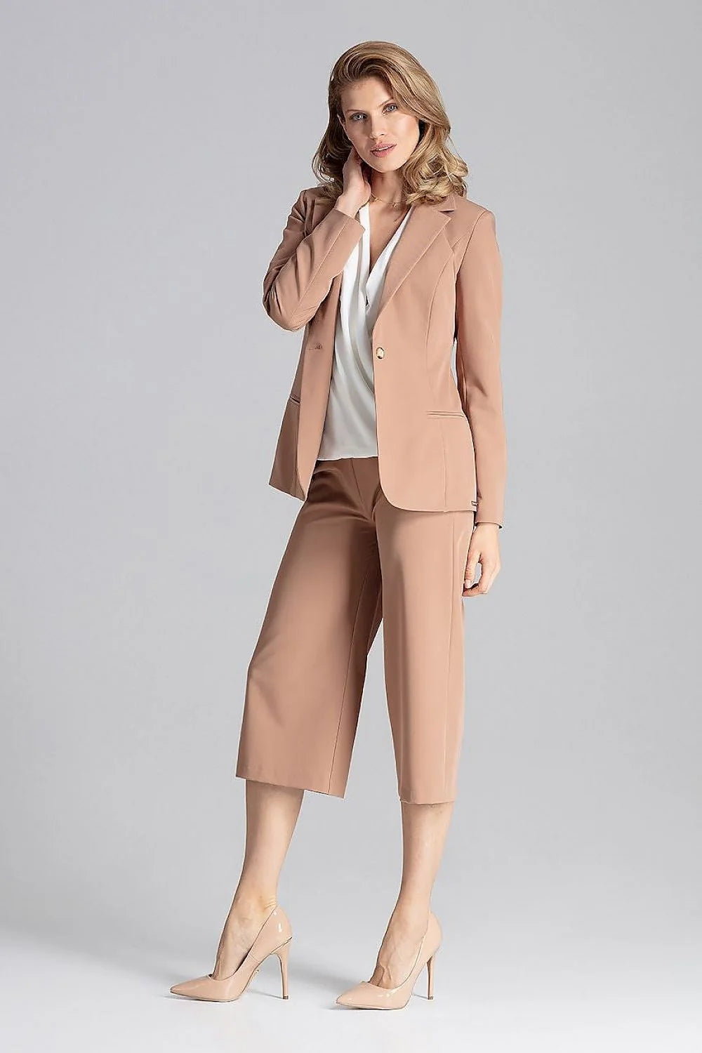 Blazer en tissu cintré jaune élégant et professionnel pour tenues de bureau féminines modernes
