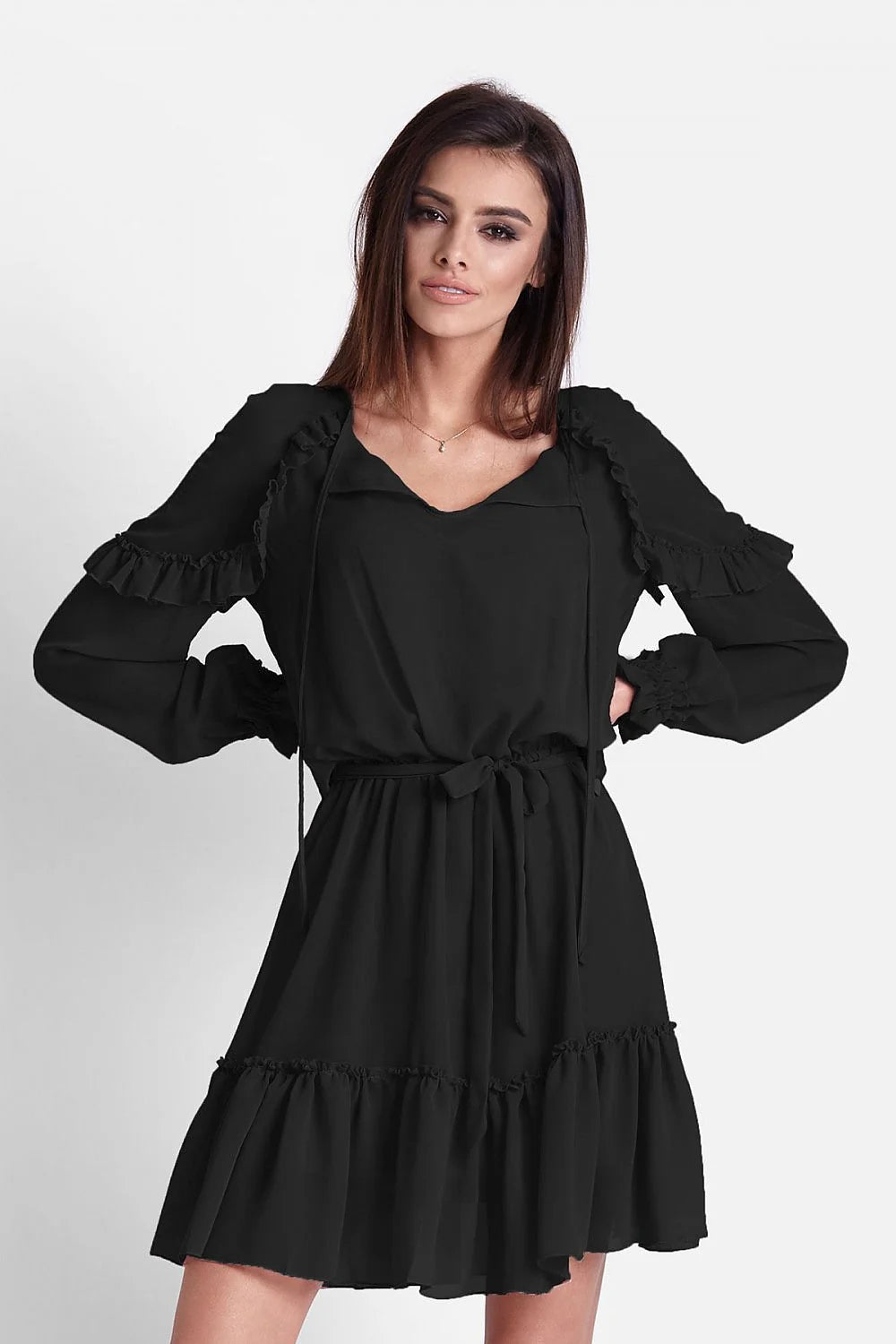 Robe de cocktail noire fluide en polyester élégant avec volants, manches longues et ceinture à nouer