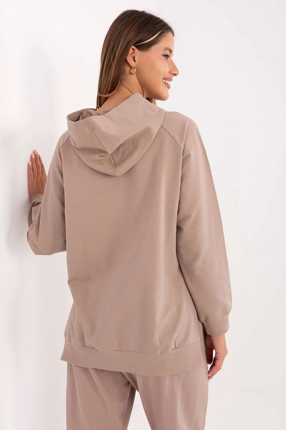 sweatshirt femme oversize taupe capuche poche kangourou coton élasthanne doux confortable manches raglan bords côtes fentes latérales coupe longue décontracté