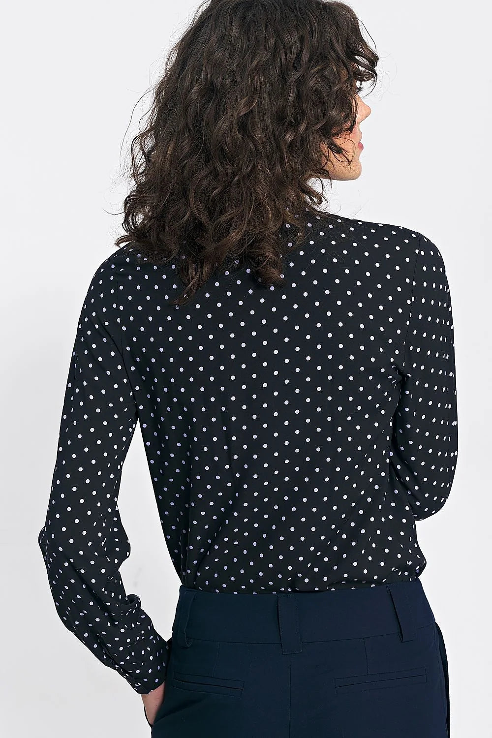 Chemise femme longues manches boutonnée col montant pois blancs sur fond noir 100% viscose élégante professionnelle