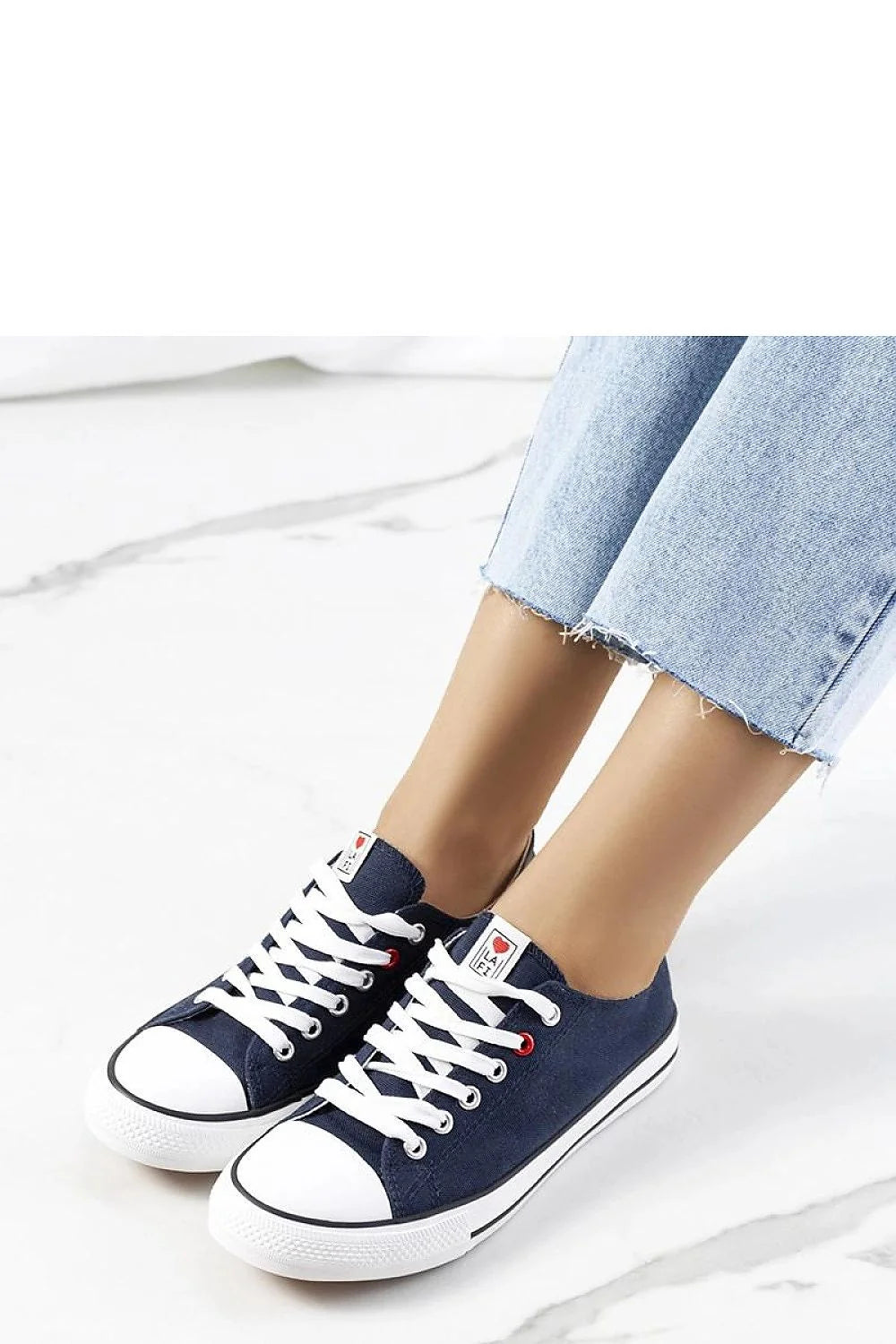 Baskets classiques femmes bleu marine Kolind tige en toile semelle blanche fermeture lacets casual été
