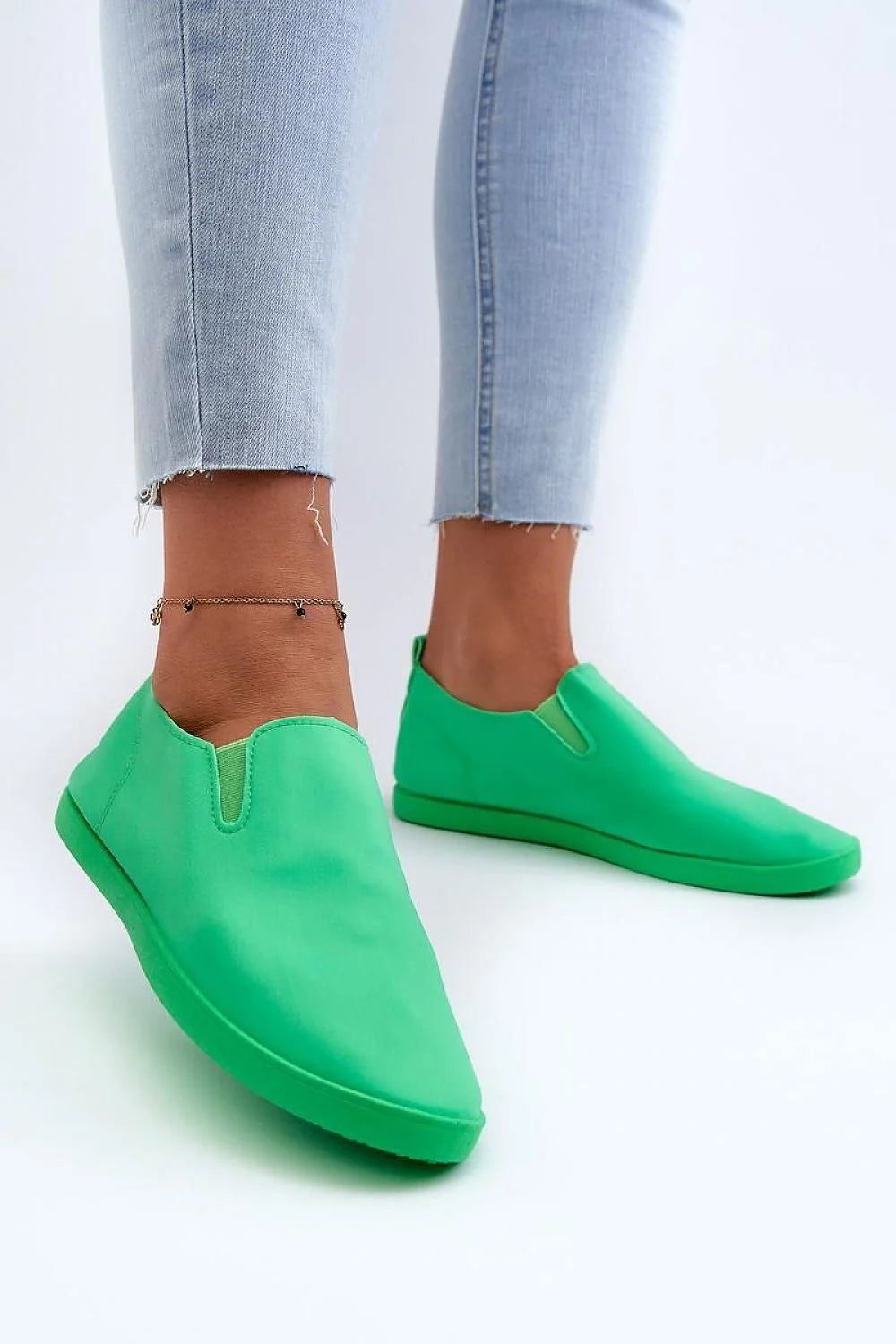Baskets femme style moderne slip-on couleur verte vives confortables tige basse élastiques semelle caoutchouc urbaine casual look décontracté