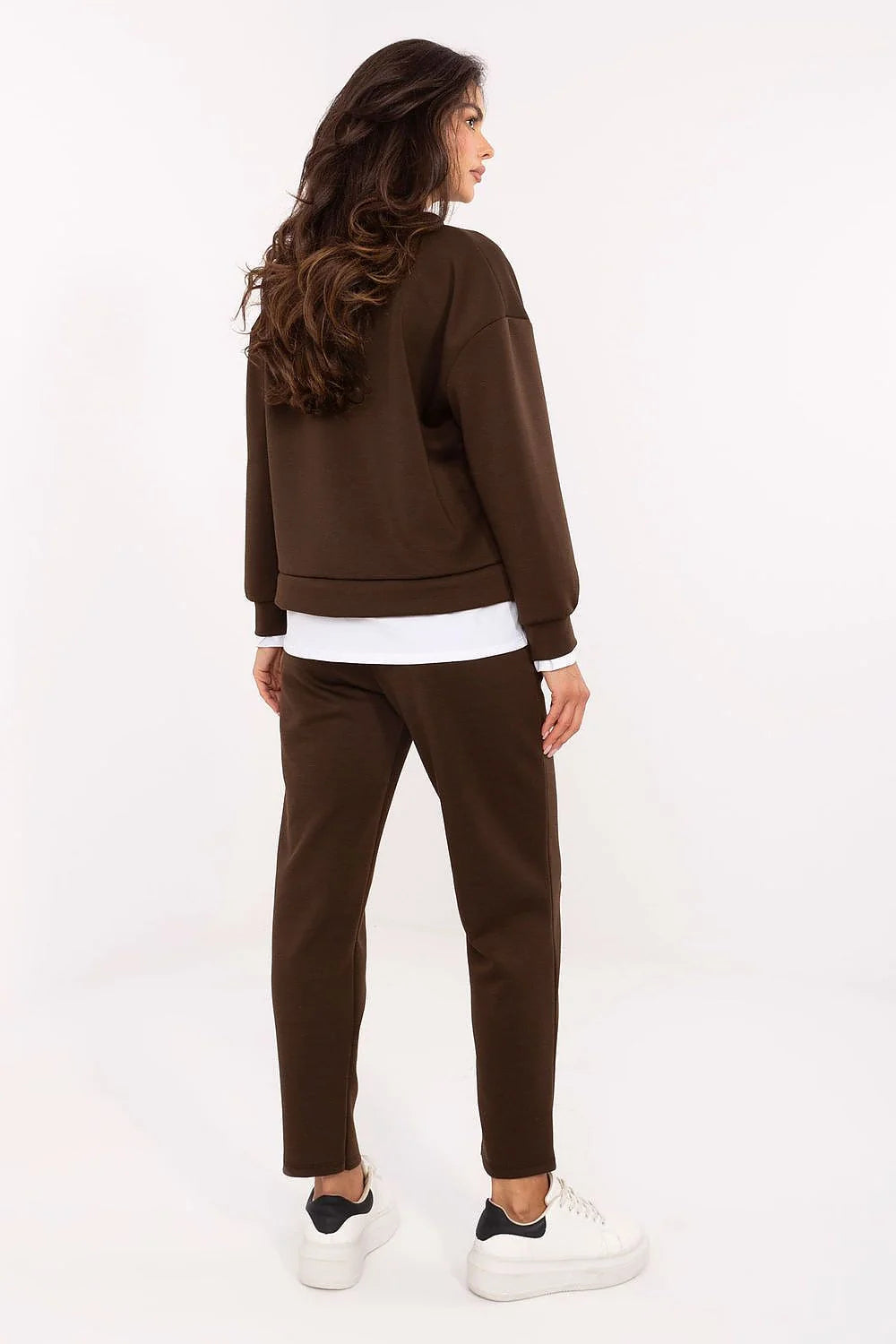 ensemble loungewear femme velours doux chocolat marron sweat col rond manches longues oversize épaules tombantes pantalon taille haute
