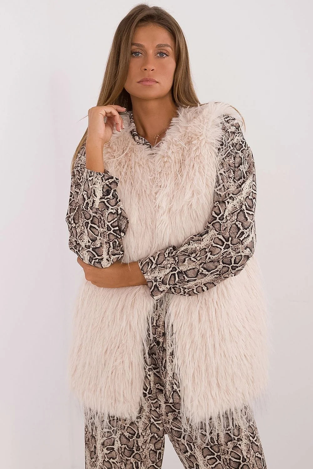 Gilet en fausse fourrure sans manches élégant pour femmes, couleur ivoire, style chic, coupe droite, occasion soirée, tendance 2023