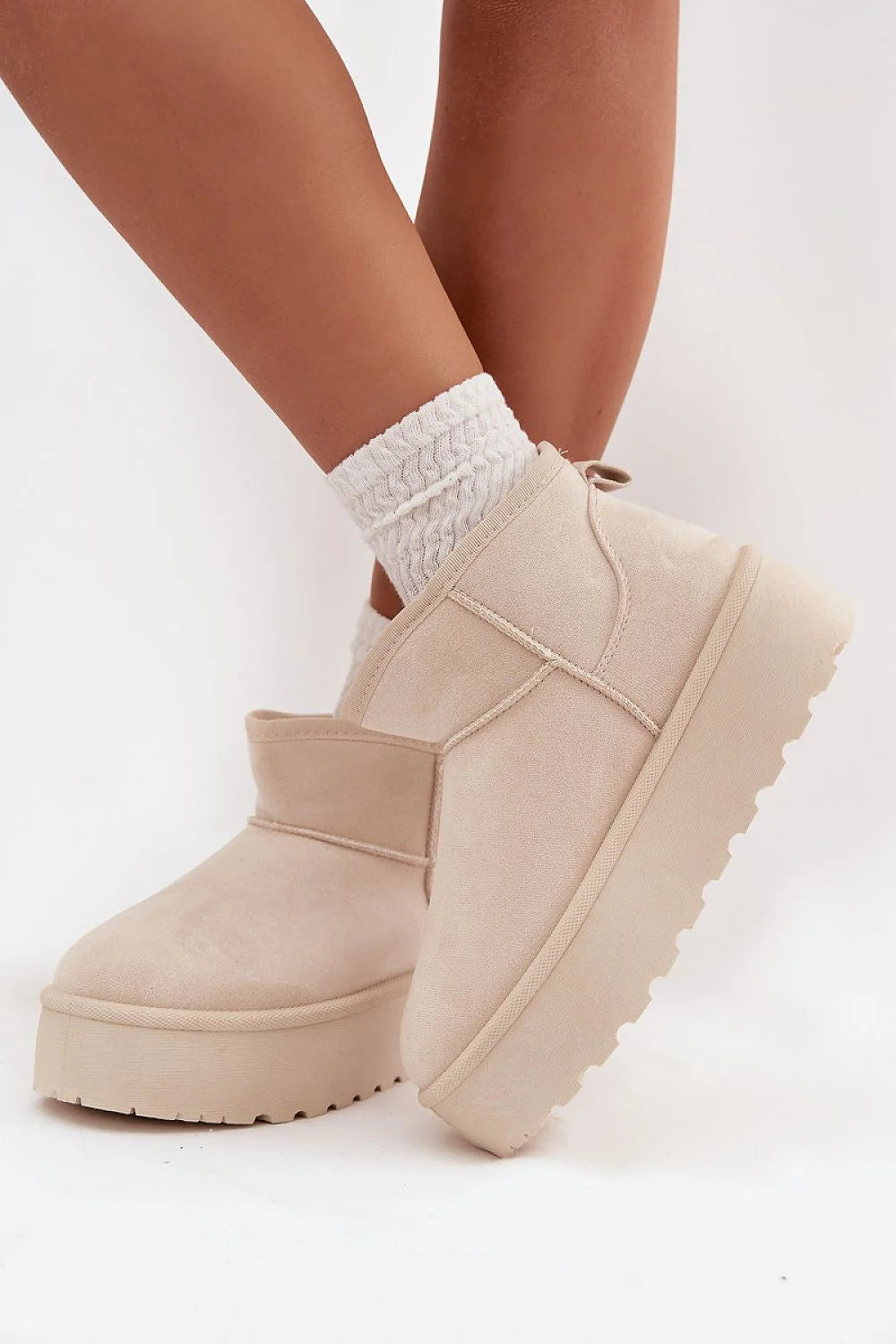 bottines femme neige suédine écologique beige cheville doublure fourrure intérieur chaud plateforme épaisse crantée semelle confortable ornements bijoux strass abeille