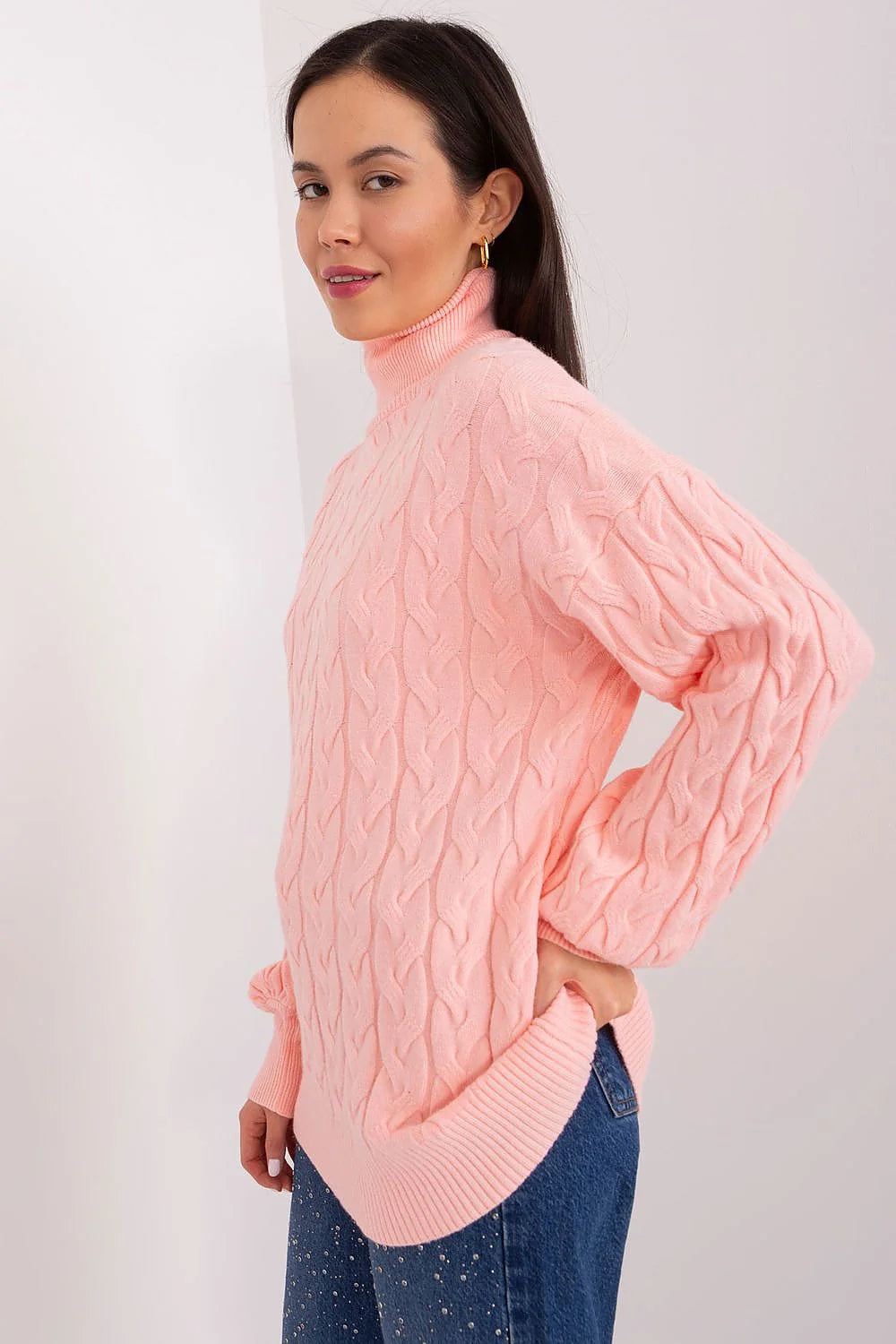 pull femme col roulé tricot torsadé rose poudré oversize manches longues épaules tombantes bords côtes poignets ourlet doux chaud cocooning