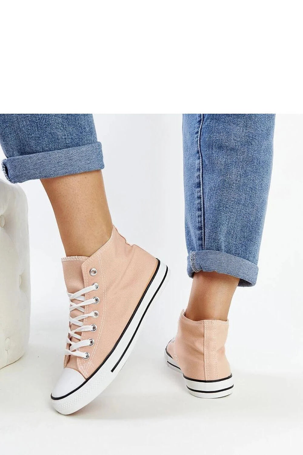baskets montantes femme toile rose pâle casual confortable maintien cheville semelle caoutchouc vulcanisée bout renforcé œillets métalliques lacets blancs rétro