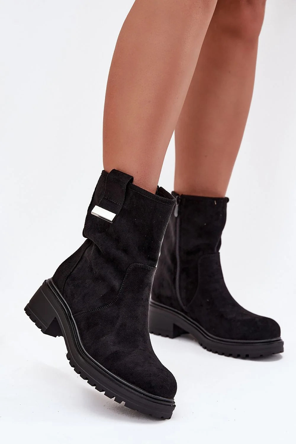 bottines femme suédine écologique noire fourrure synthétique zippée latérale bride décorative semelle crantée talon bloc bas confort urbain robuste