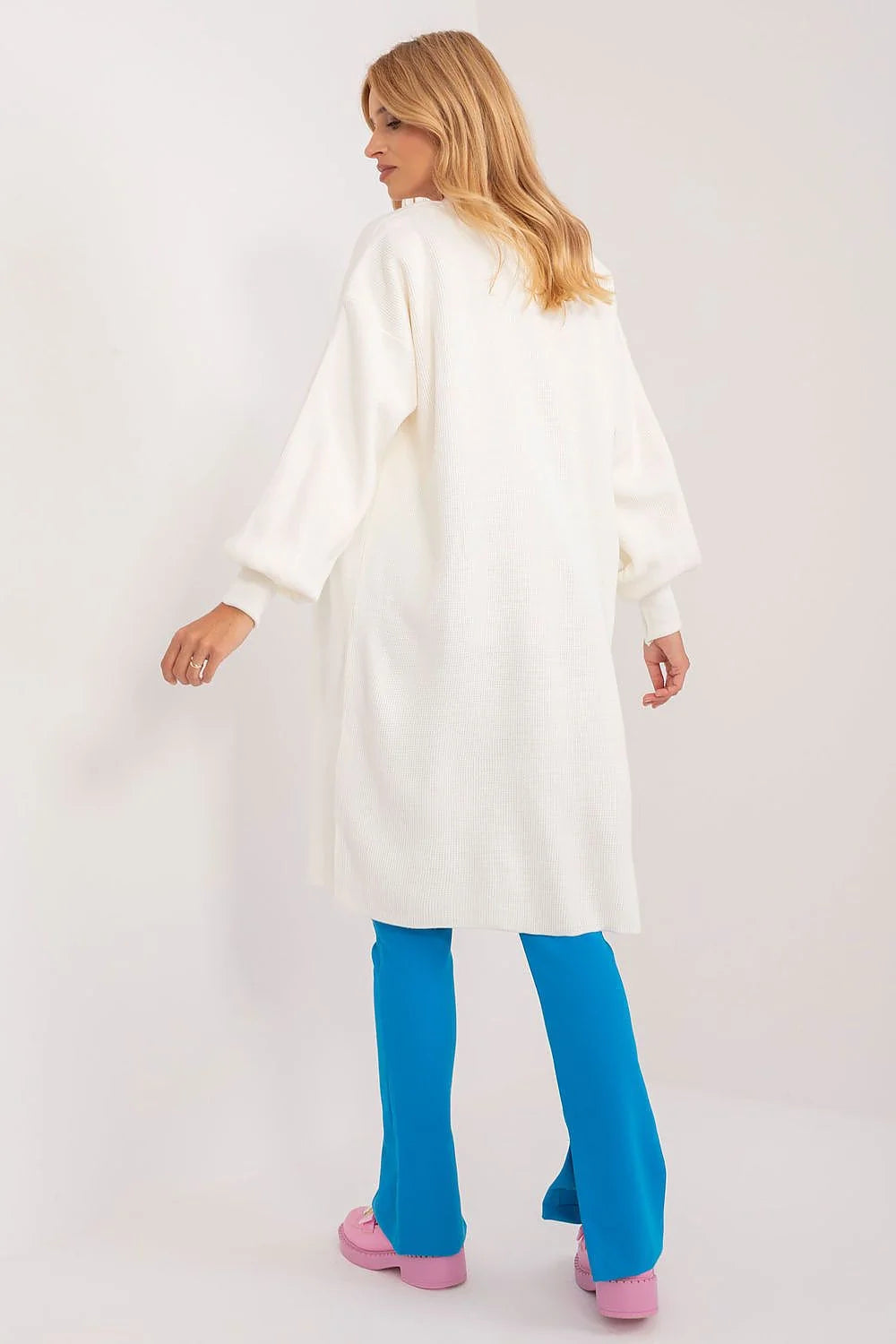 Cardigan Badu long ouvert maille tricot acrylique doux couleur pastel blanc cassé rose bleu