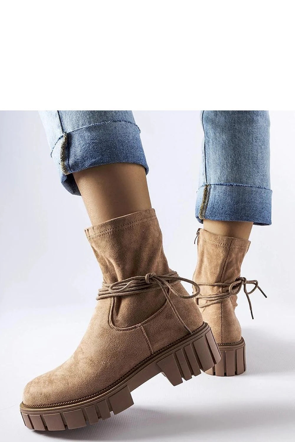 Bottines pour femmes en suède couleur camel, design moderne, semelle épaisse, lacets en ton sur ton, confort et style