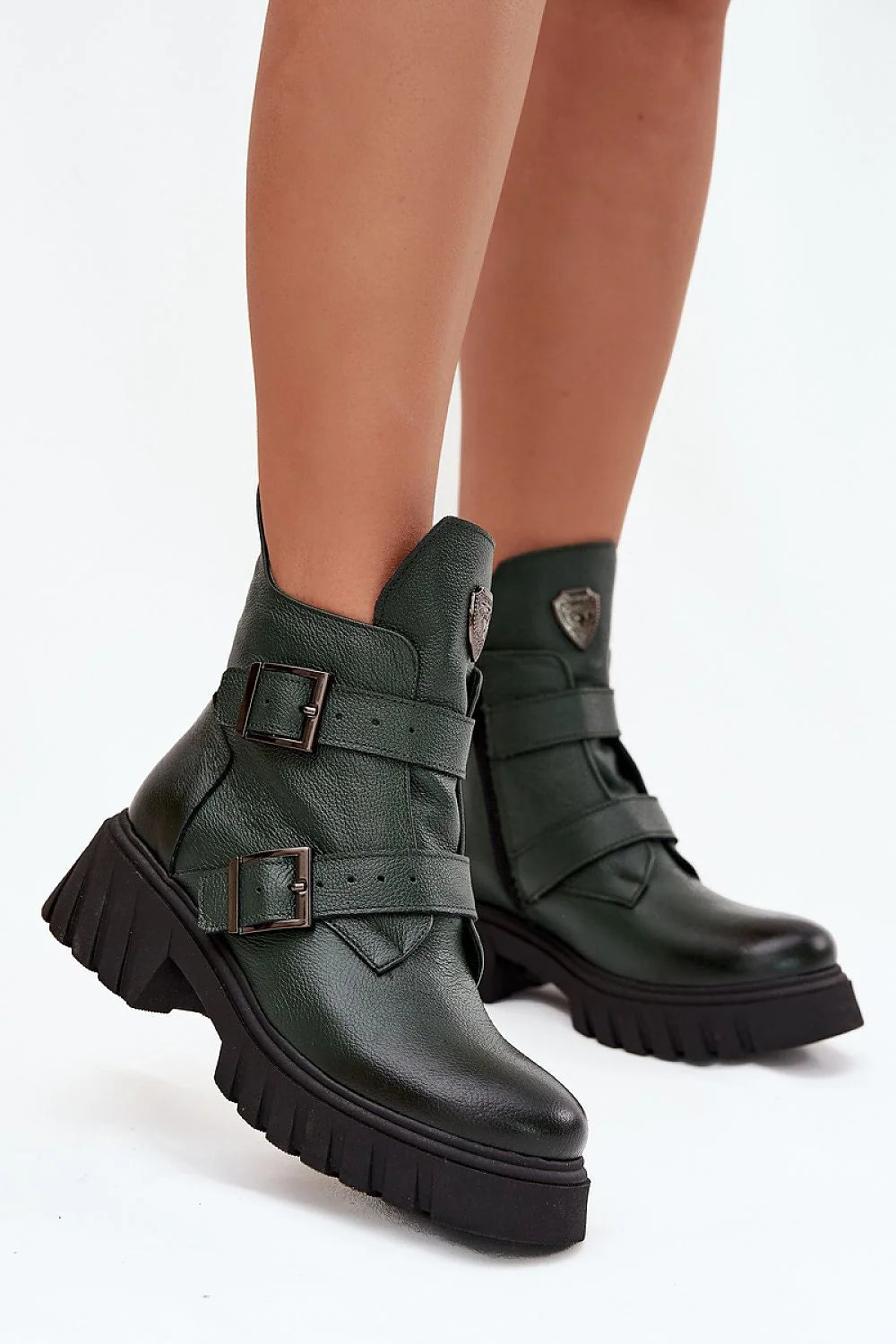 bottines cuir grainé vert forêt montantes doublées feutre chaleur confort fermeture éclair double brides réglables boucles métalliques semelle plateforme crantée