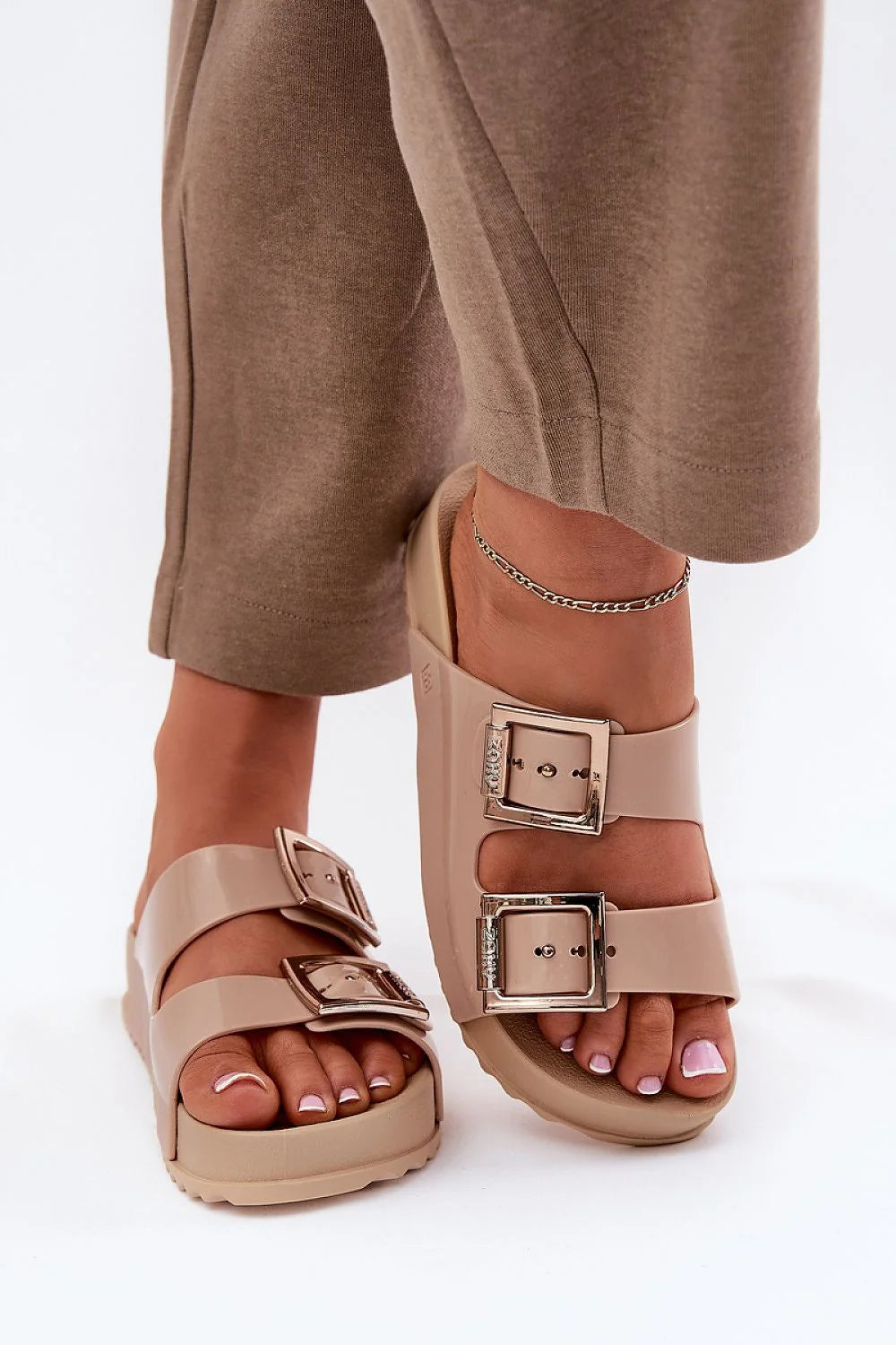 Sandales Step in style ZAXY, plateforme beige, straps métalliques, design minimaliste, confortable, vegan, recyclable, hypoallergénique, femmes