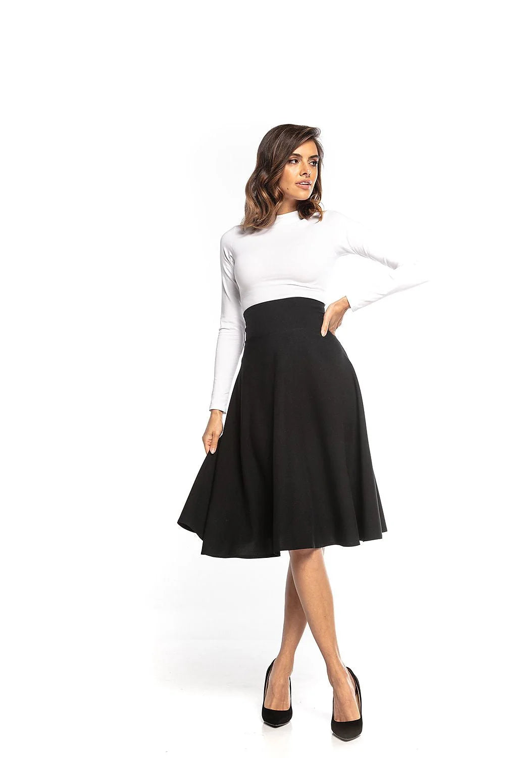 Jupe midi noire évasée coton style élégant intemporel sophistiqué taille haute mode féminine chic