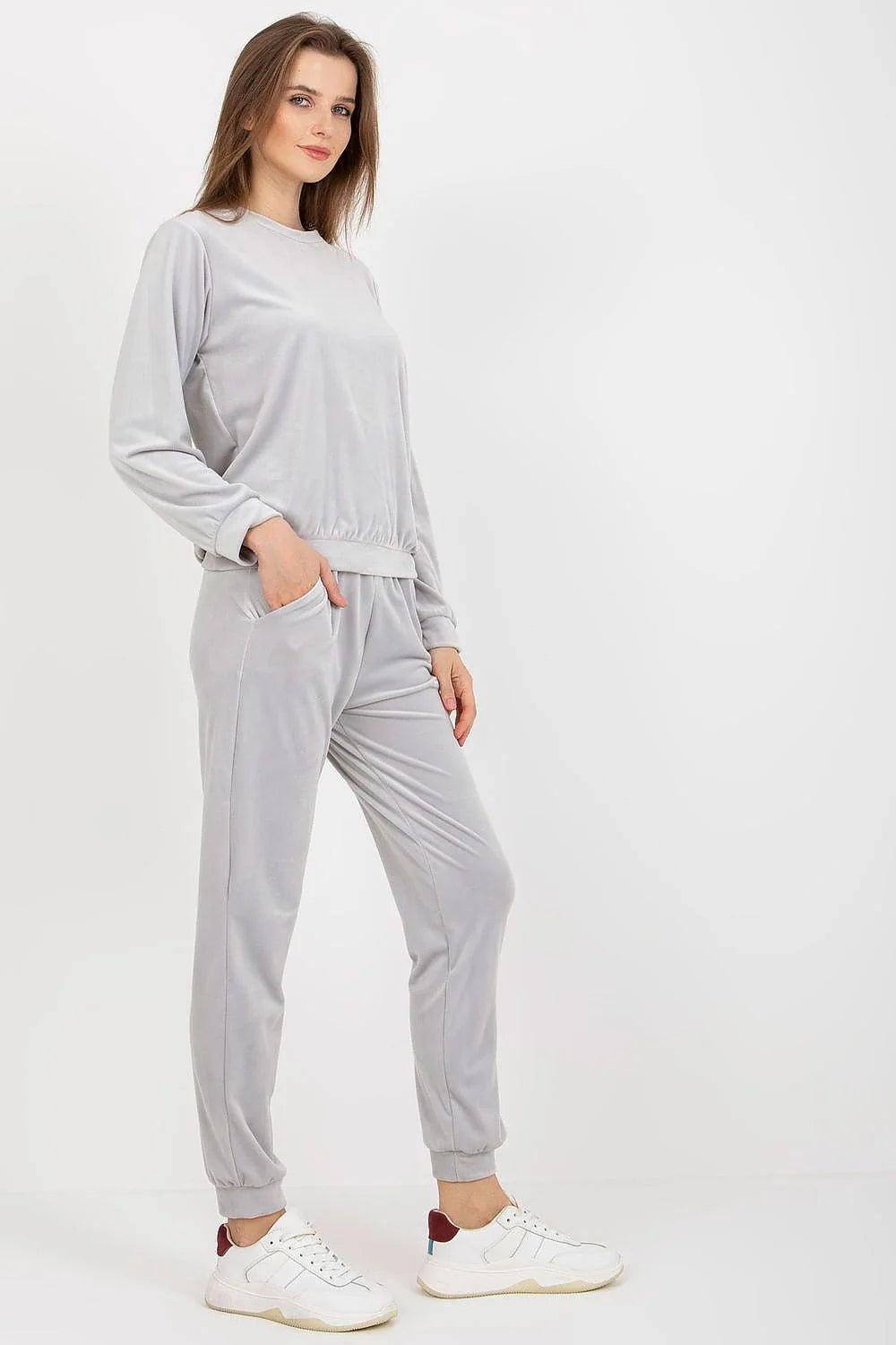 ensemble femme chemisier manches longues pantalon jogger fuselé taille élastiquée ourlets élastiques poches latérales velours coton élasthanne gris clair