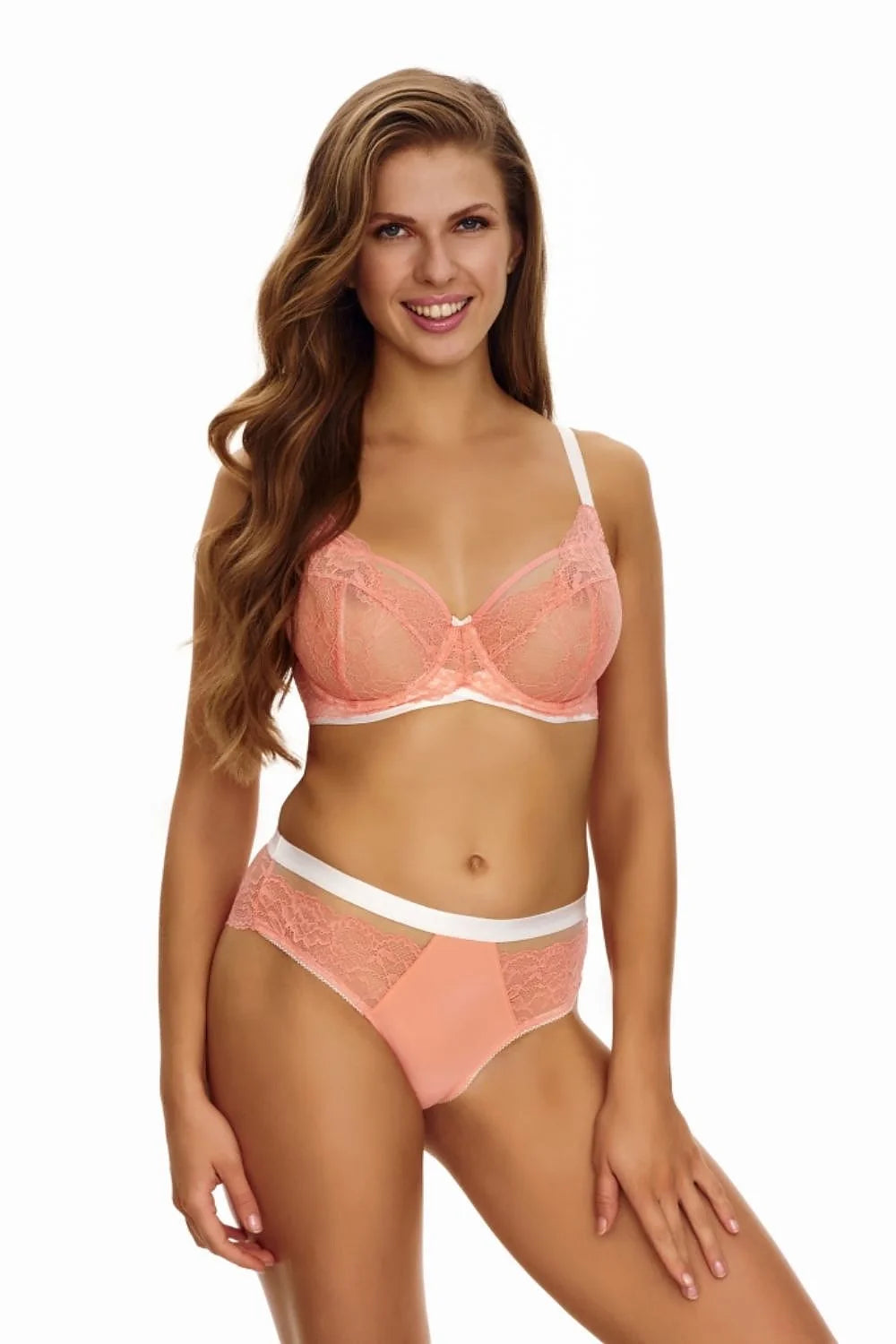 Culottes Lupo Line en dentelle pêche, style romantique moderne, taille haute, matières douces, lingerie féminine