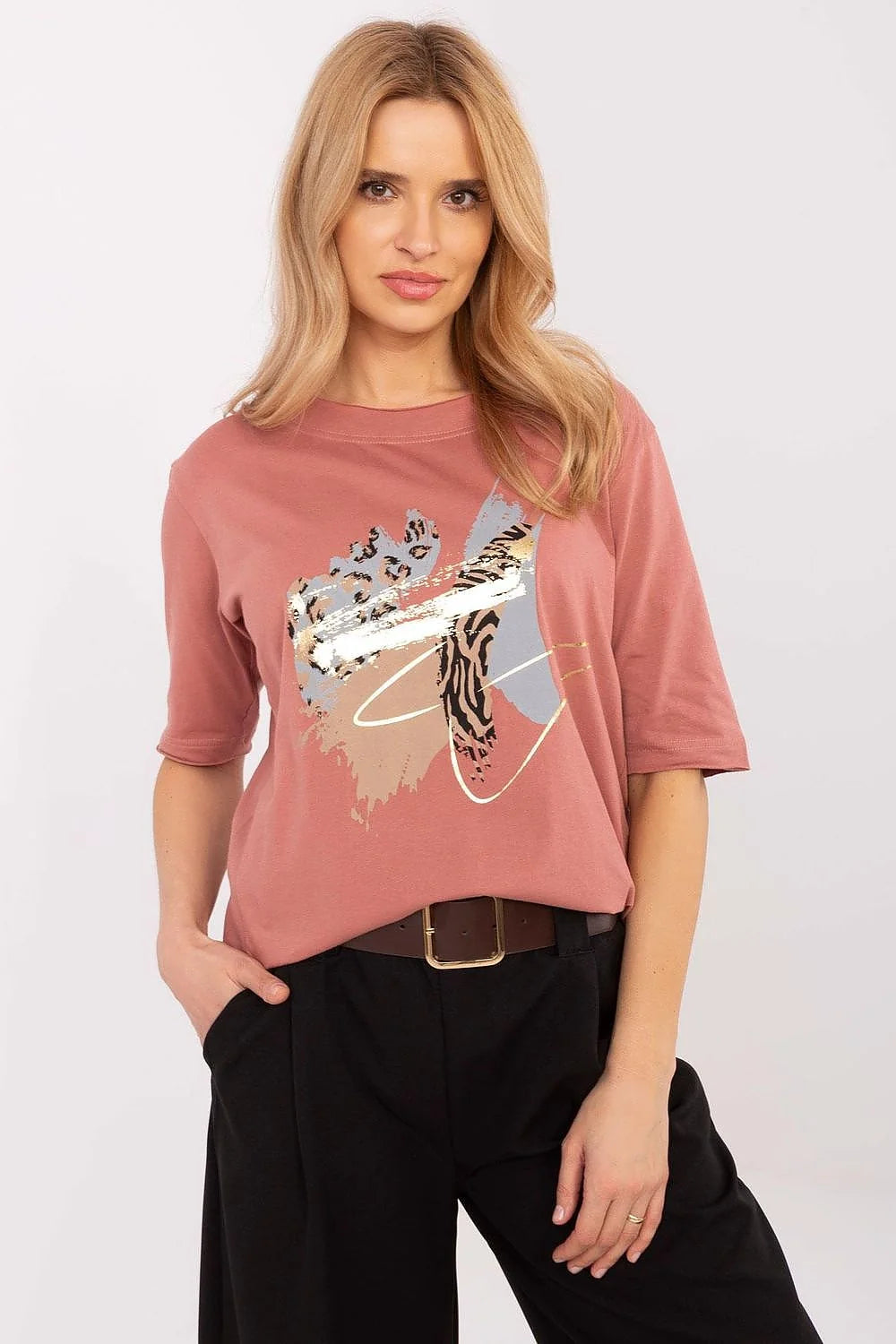 T-shirt femme moderne artistique manches 3/4 motifs animaliers dorés coton doux élégance occasion décontractée