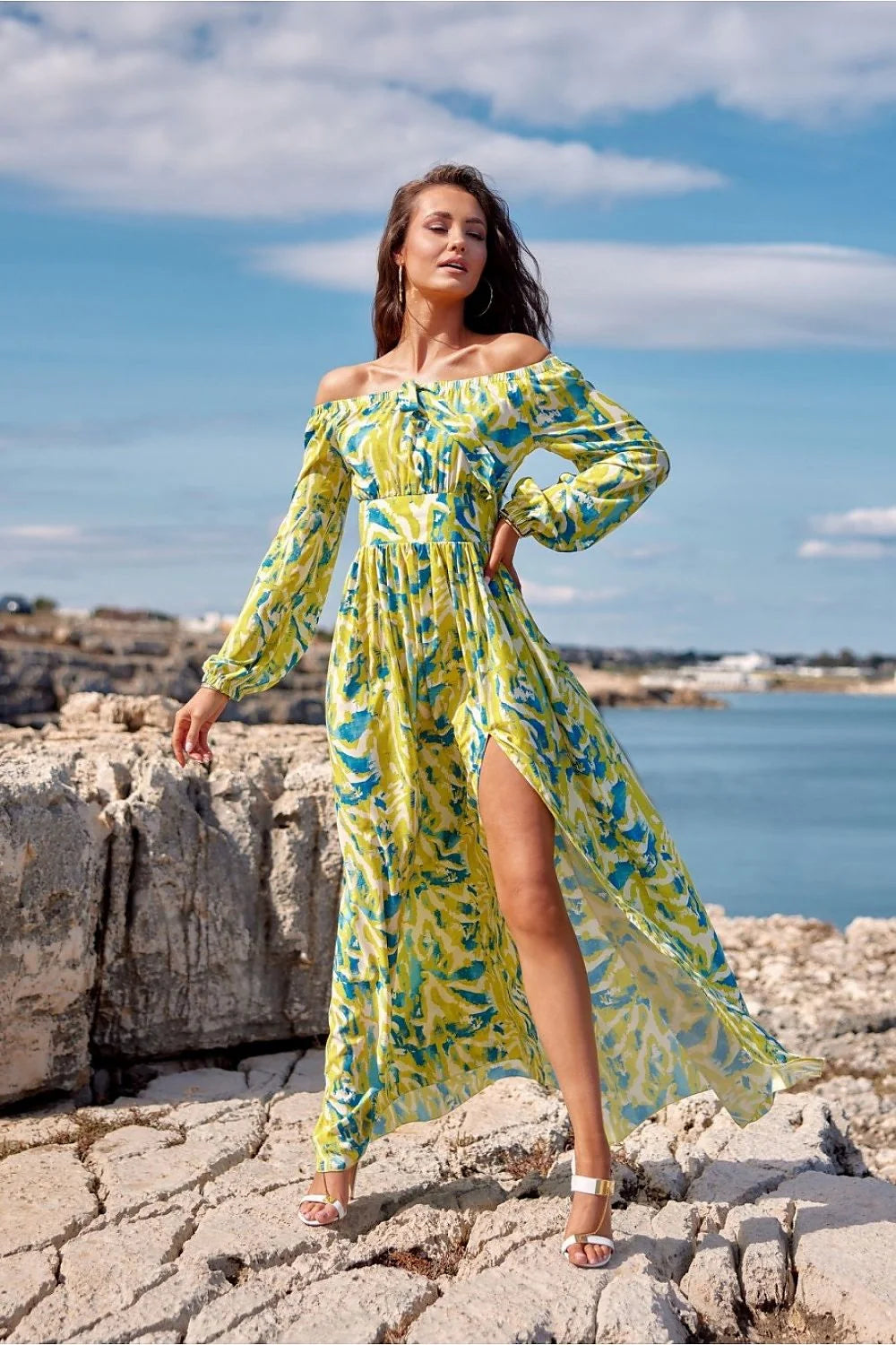 Robe longue Roco Fashion décolleté épaules nues manches longues fente latérale imprimé abstrait jaune bleu été féminine élégance confort