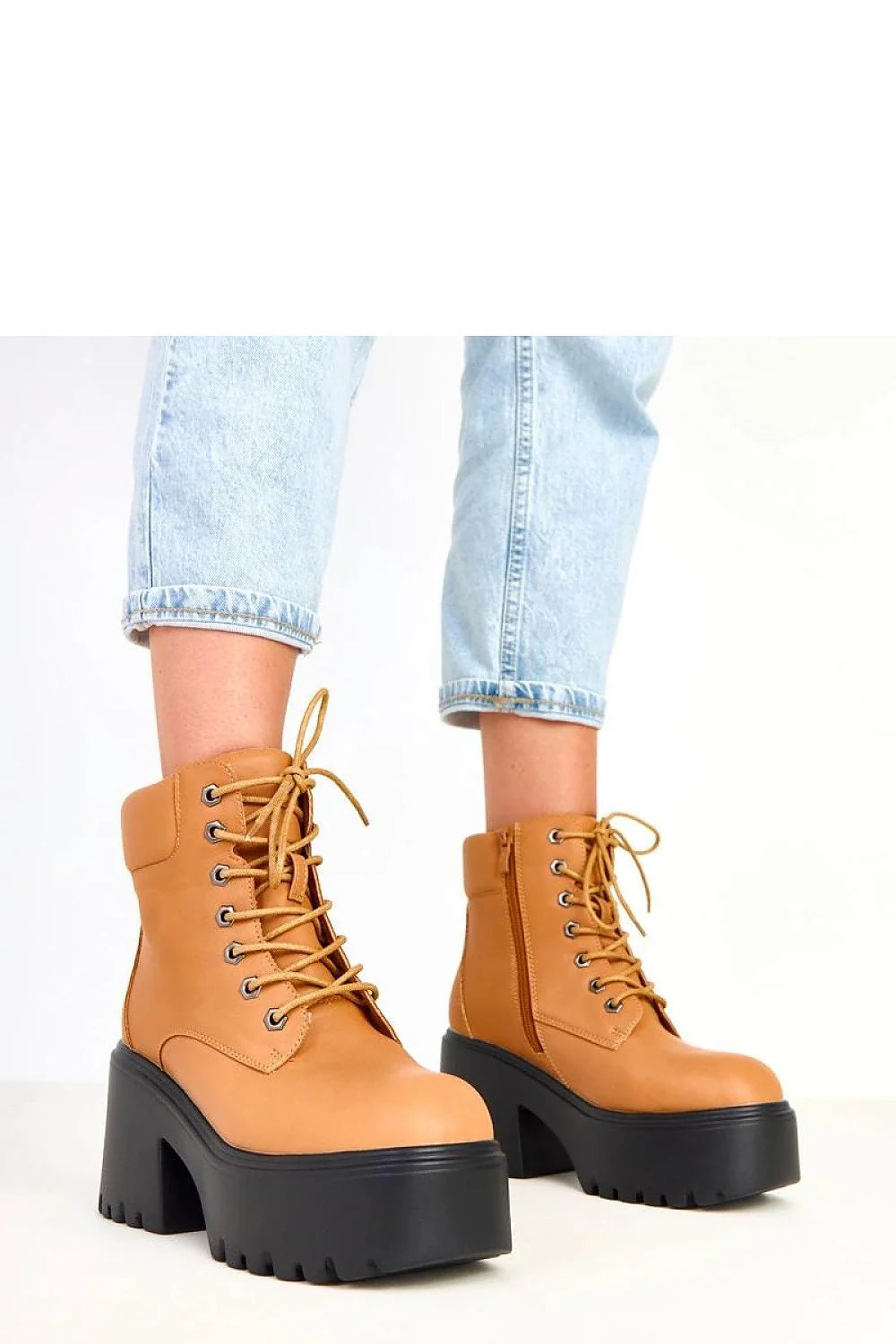 bottines chunky camel cuir écologique bout carré tige 12cm talon 9cm plateforme 5cm lacets fermeture éclair doublure tissu mi saison