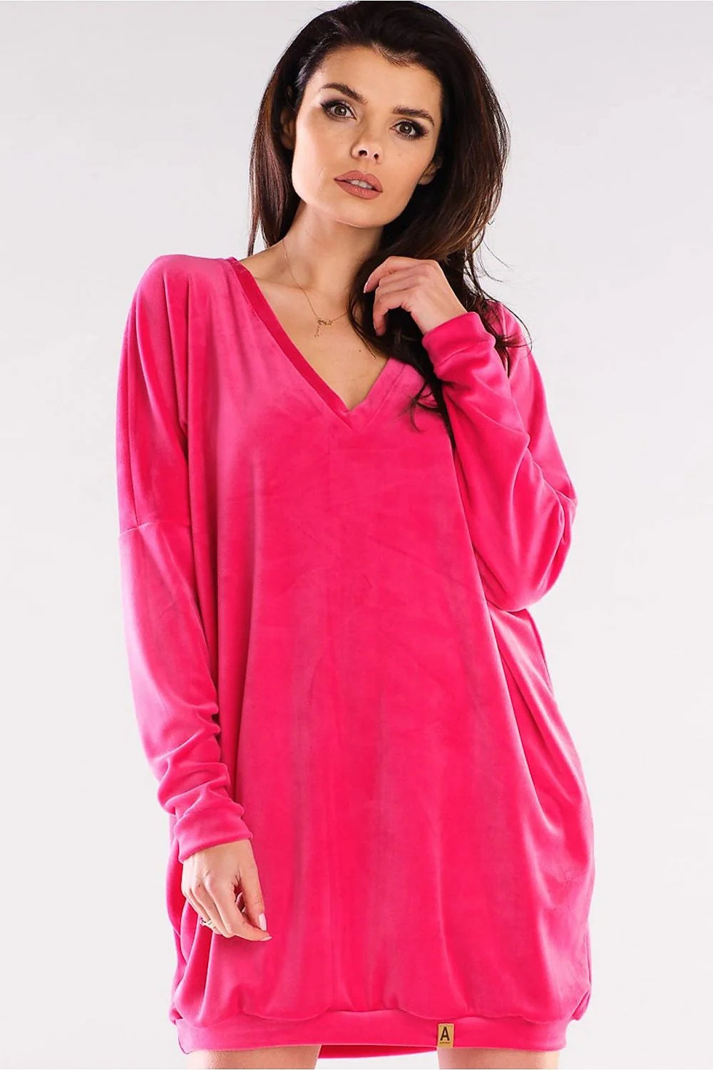 Chemise de nuit velours rose vif ample manches longues confort détente femme moderne casual
