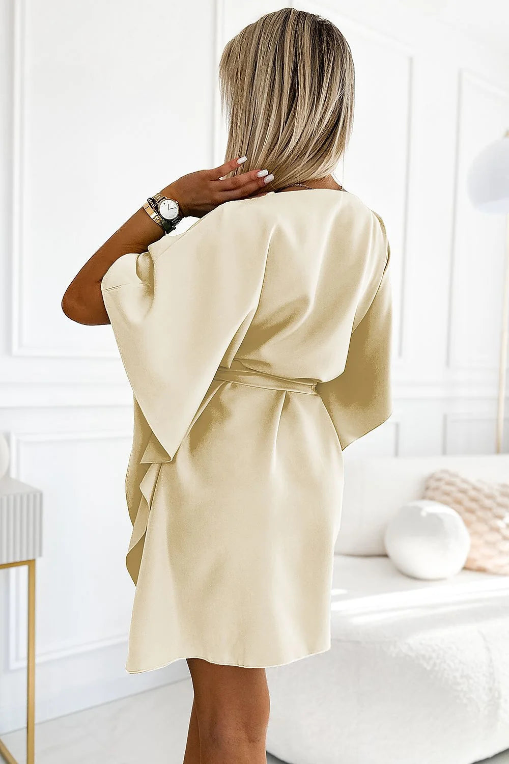 Robe de jour Numoco élégante beige matières douces coupe ample manches larges ceinture incluse femme