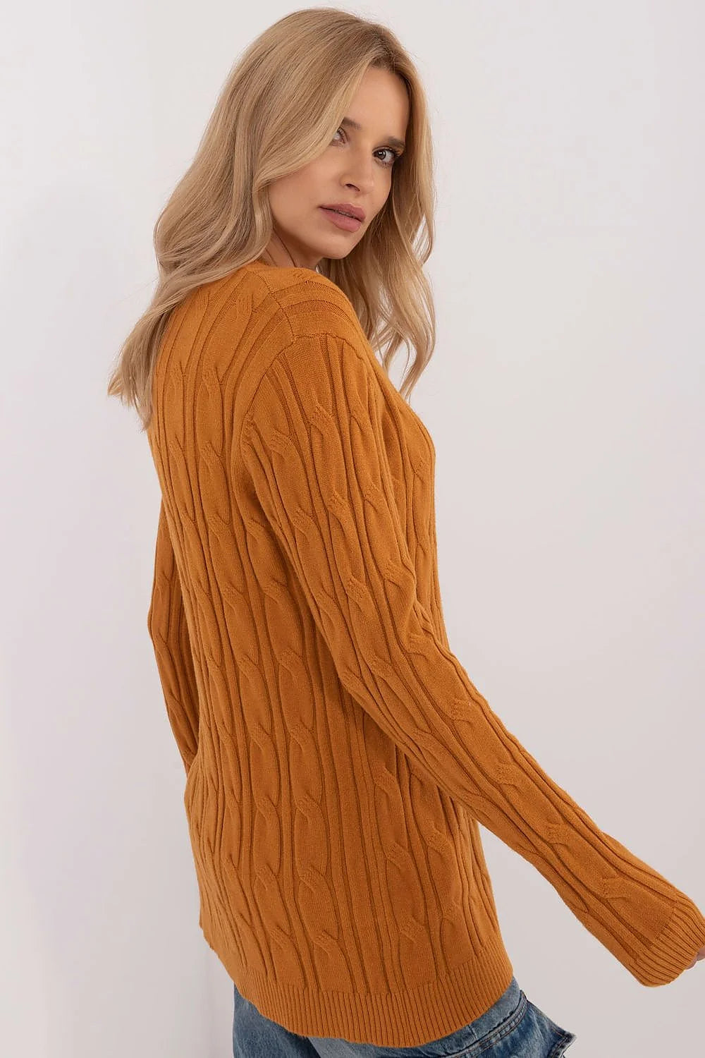 Chandail torsade femme en viscose nylon PBT col rond manches longues couleur moutarde coupe ample finitions bords-côte automne hiver