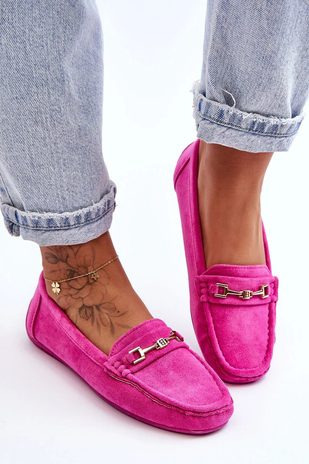 Mocassins pour femmes design élégant couleur rose vif matériau éco-suedé confort anti-dérapant occasions multiples