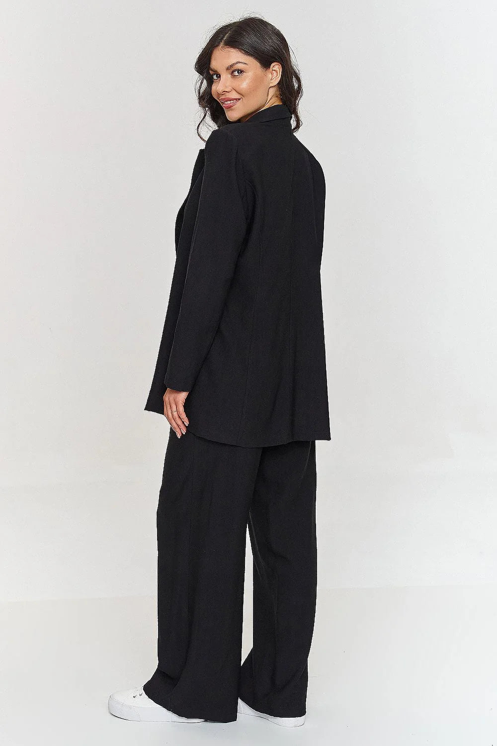 Ensemble Makadamia pour femme blazer et pantalon noir coupe longue ample ceinture nouable matériau léger élégance moderne