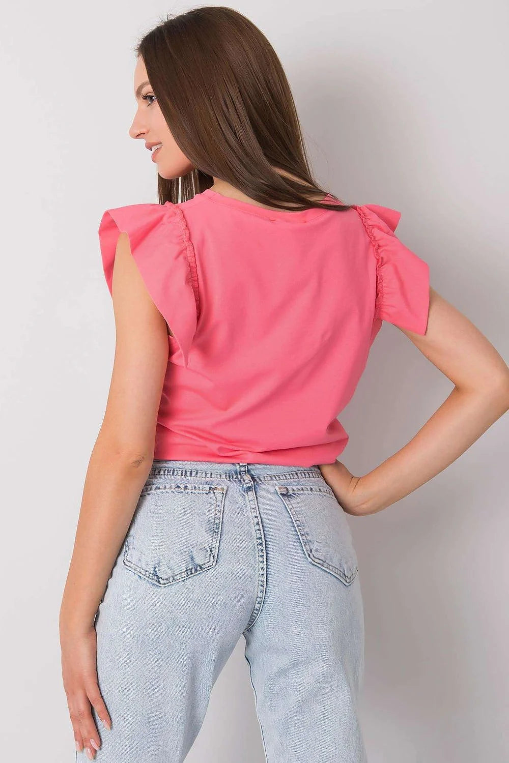 Top mode femme sans manches en coton graphique Ready to Travel ruffle neckline pastel yellow casual chic
