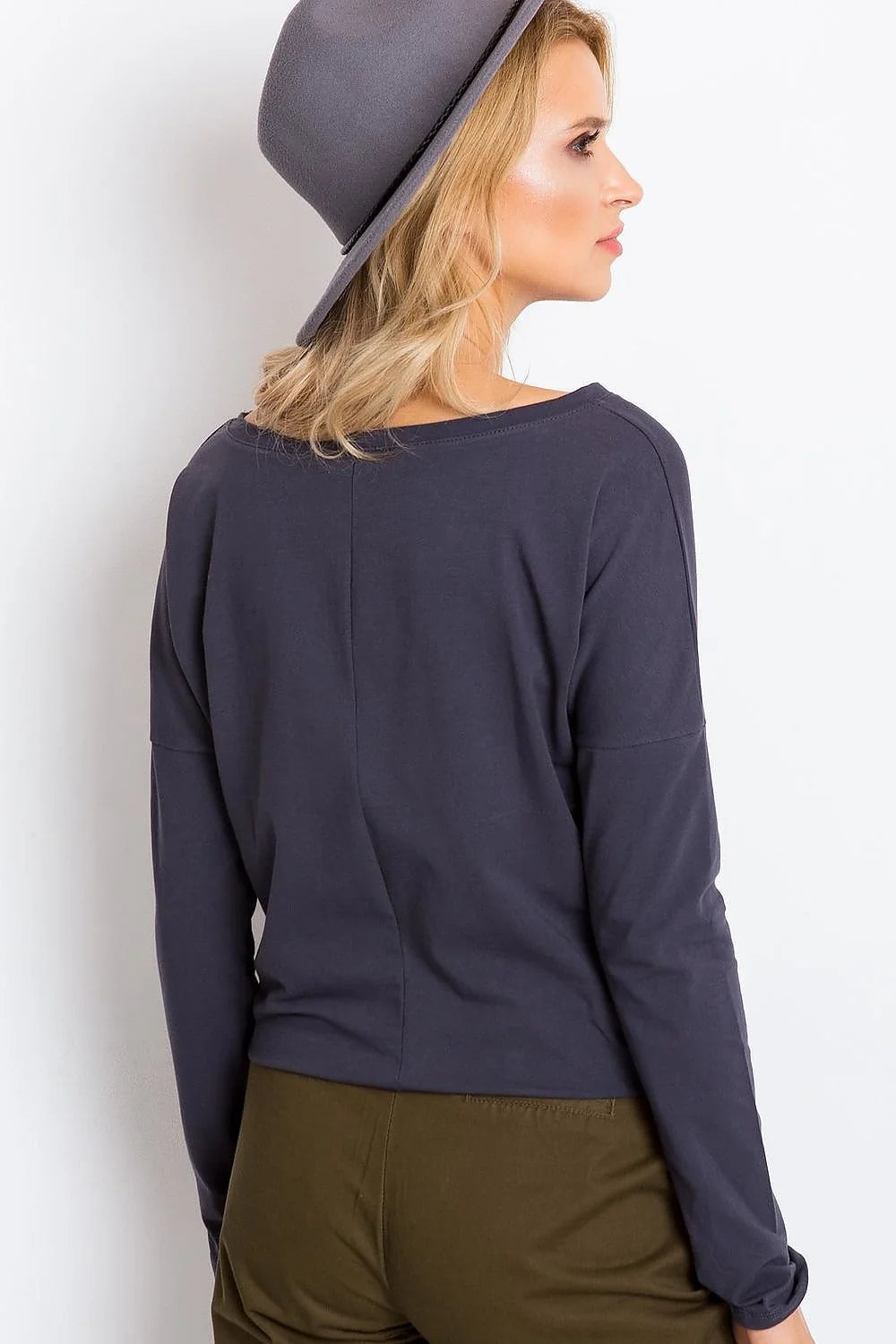 Sweat féminin en coton bleu marine manches longues coupe décontractée confortable style casual tendance
