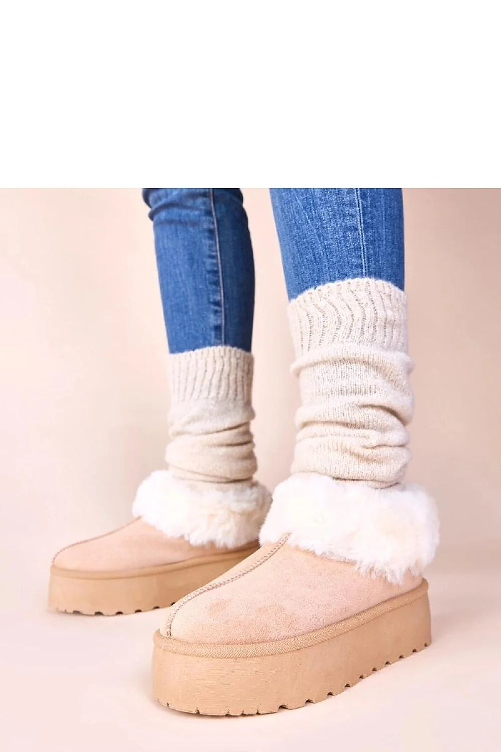 bottes neige femme beige clair suédine col retourné fausse fourrure doublure mouton synthétique semelle plateforme crantée antidérapante confortable élégante durable