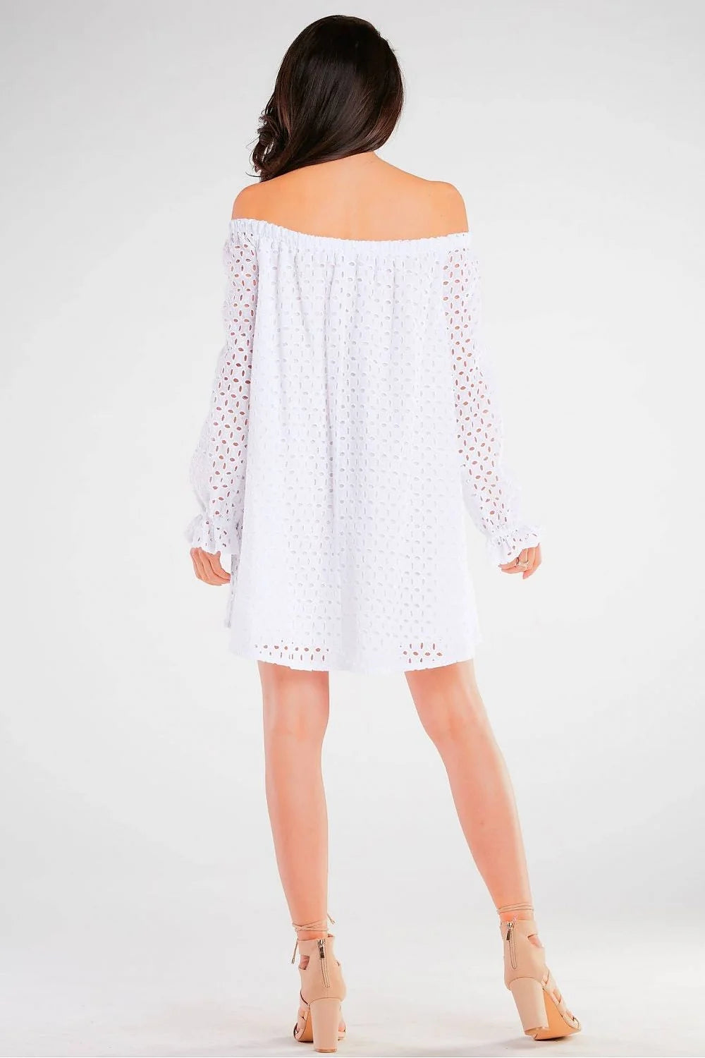 Robe off-shoulder broderie anglaise noire longues manches 100% coton femme élégance moderne style bohème