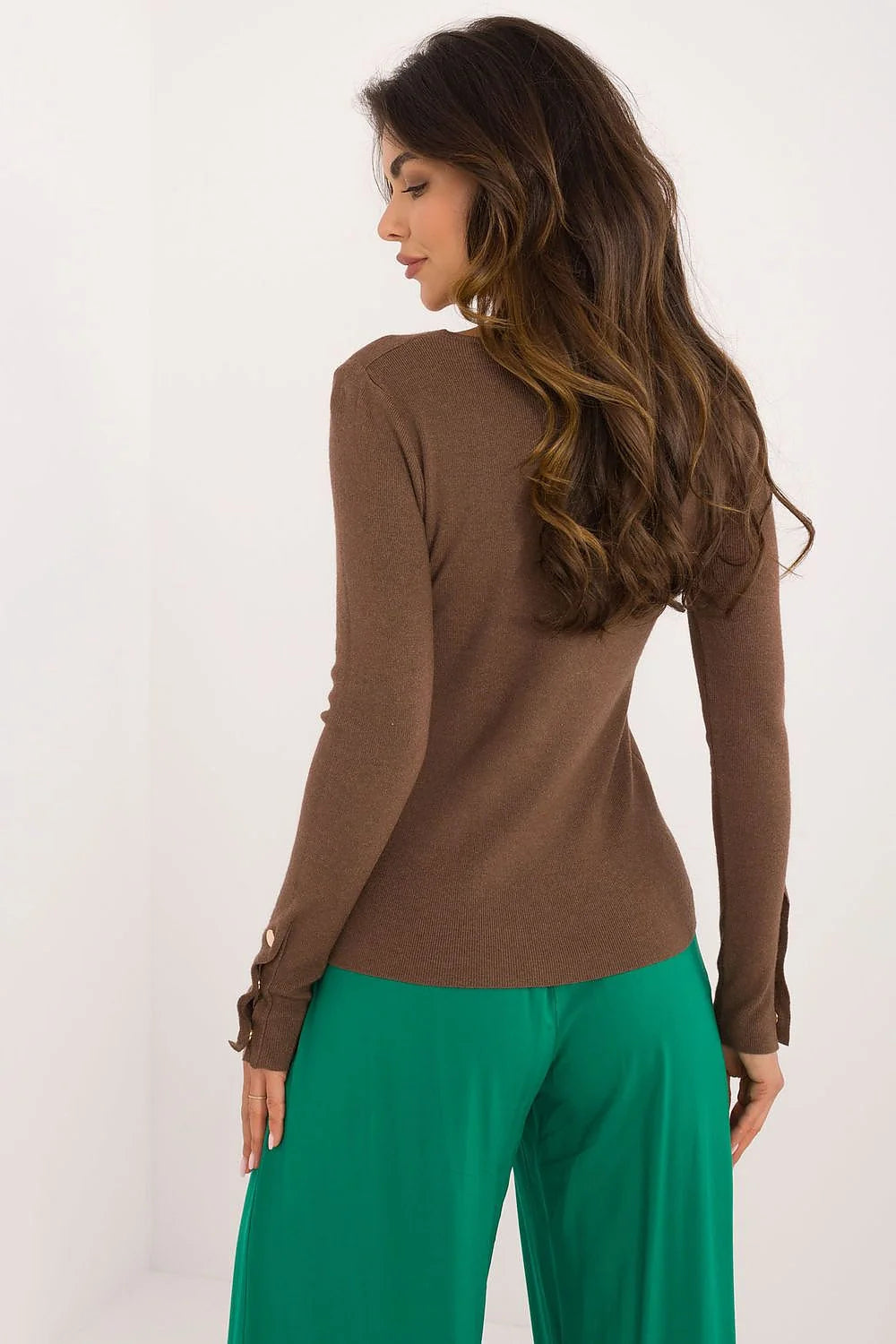 Pull décontracté femme en viscose polyamide polyester manches longues boutons dorés encolure V style classique moderne