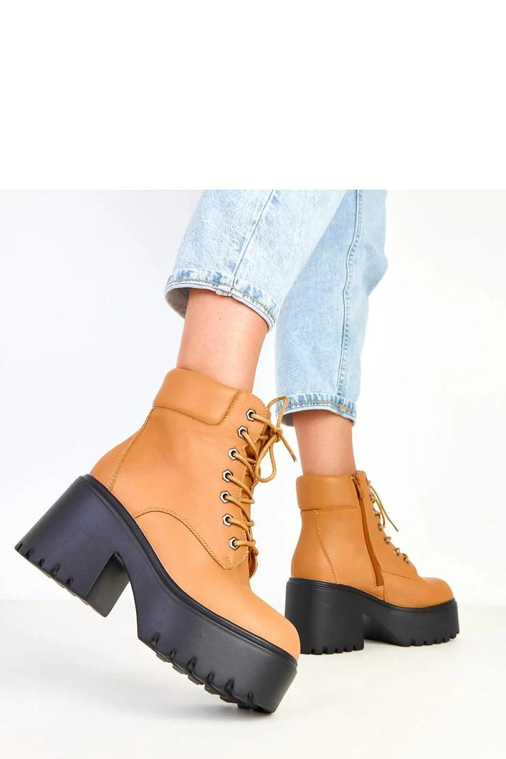bottines chunky camel cuir écologique bout carré tige 12cm talon 9cm plateforme 5cm lacets fermeture éclair doublure tissu mi saison