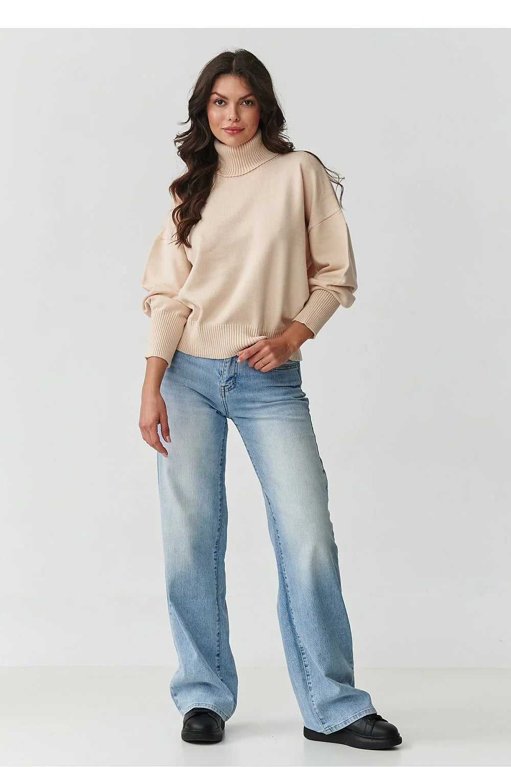 pull col roulé femme oversize maille viscose PBT nylon beige crème côtelé manches longues confort chaleur automne hiver élégant