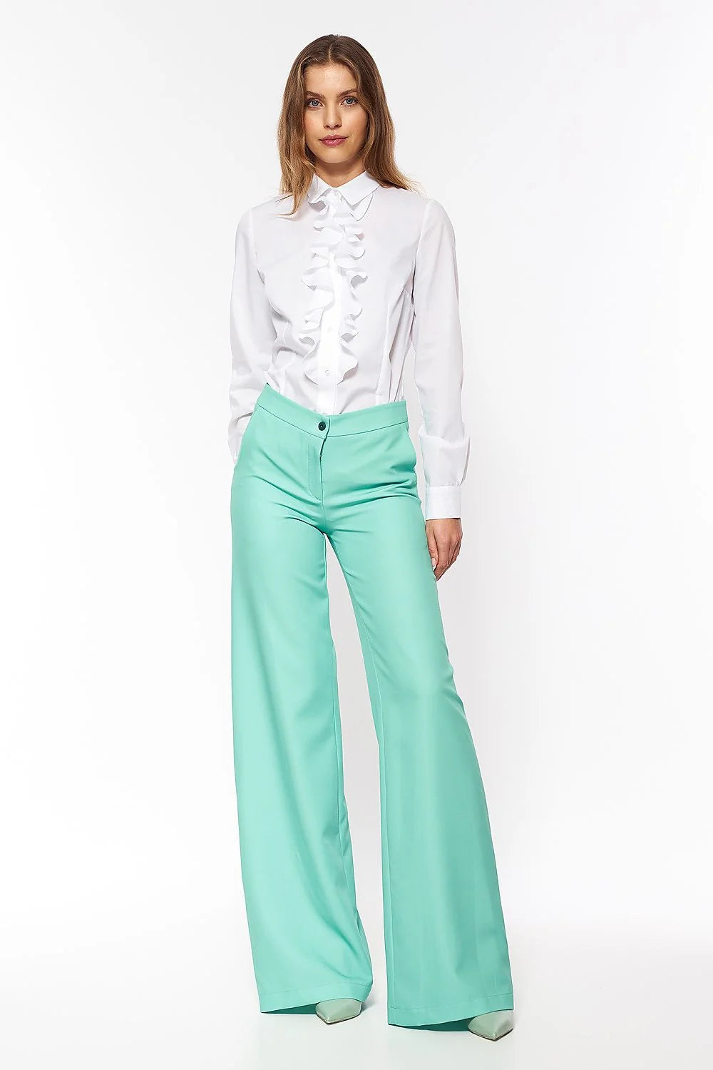 chemise blanche jabot volants cascade col pointu manches longues cintrée boutonnée popeline coton légère élégante polyvalente bureau soirée romantique raffinée