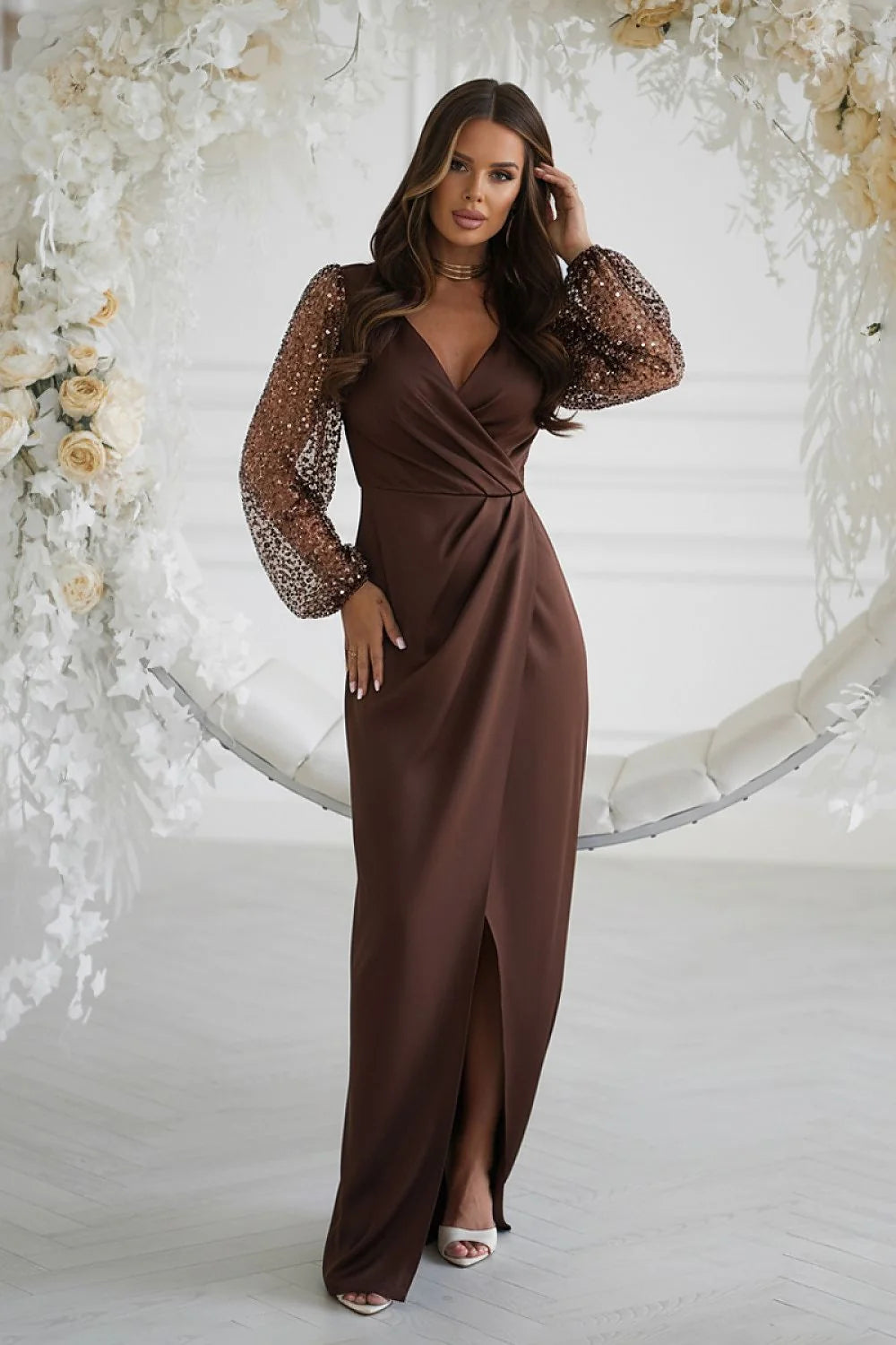 robe longue soirée chocolat portefeuille drapée décolleté coeur manches paillettes tulle brodée taille cintrée fente cuisse doublée fermeture dissimulée