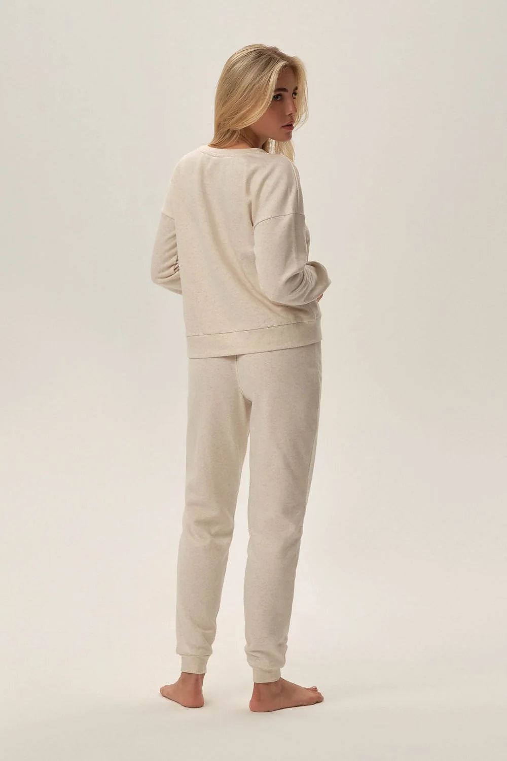 Ensemble Henderson pour femme en molleton doux, style casual, couleur crème, moon imprimé, confort total, manches longues, taille élastiquée, pantalons droits