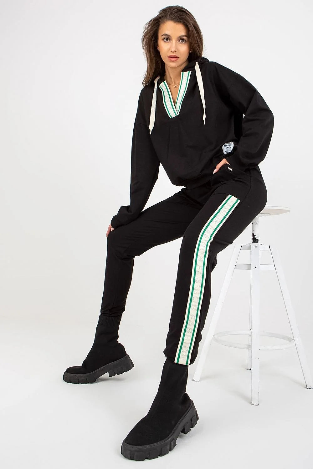 ensemble femme survêtement sweatshirt capuche oversize pantalon slim molleton coton élasthanne noir vert blanc bandes latérales cordons colV étiquette streetwear