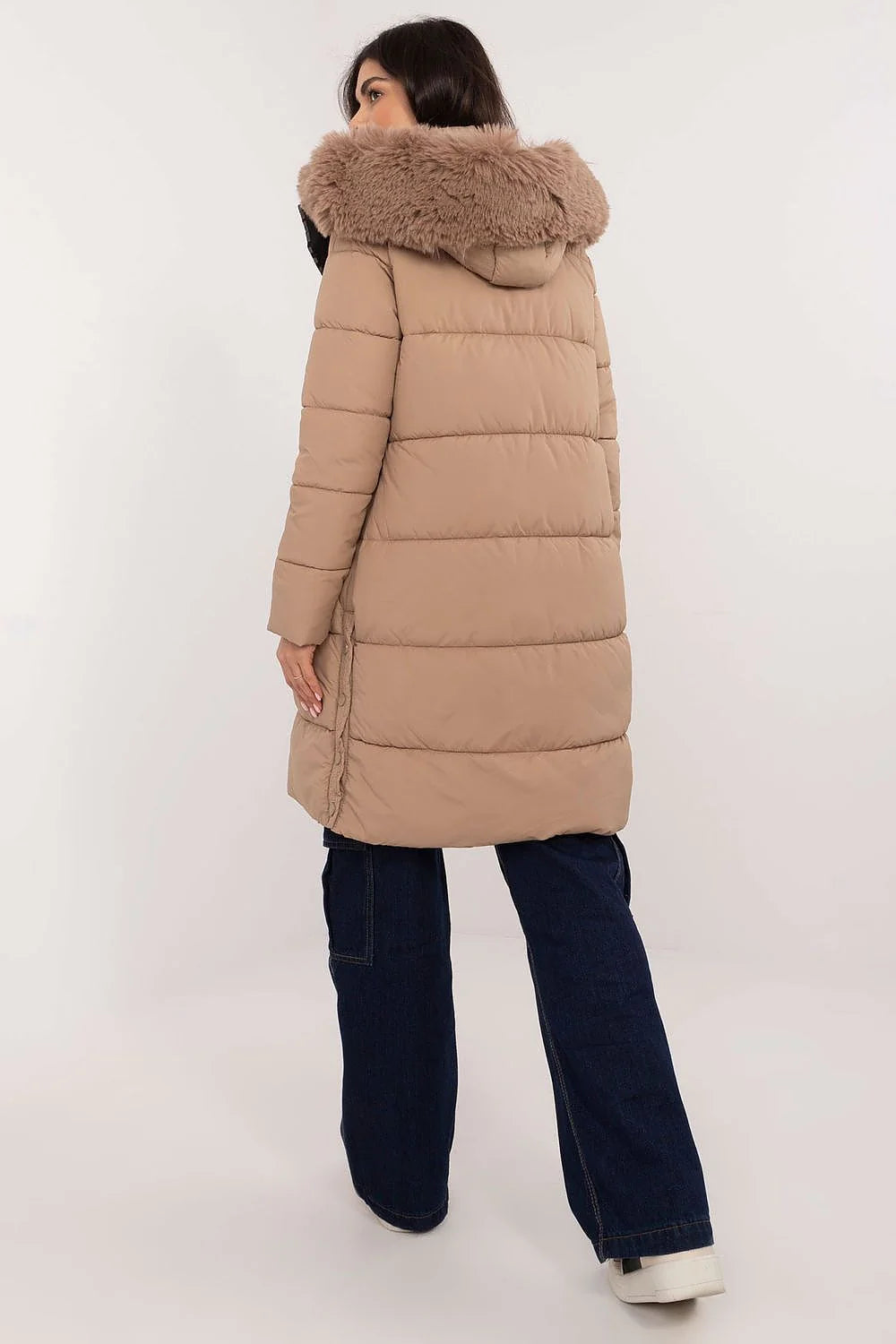 Parka d'hiver longue moderne pour femmes en polyester beige avec capuche fourrure détachable poches latérales fermeture éclair noir coupe ajustée urban style
