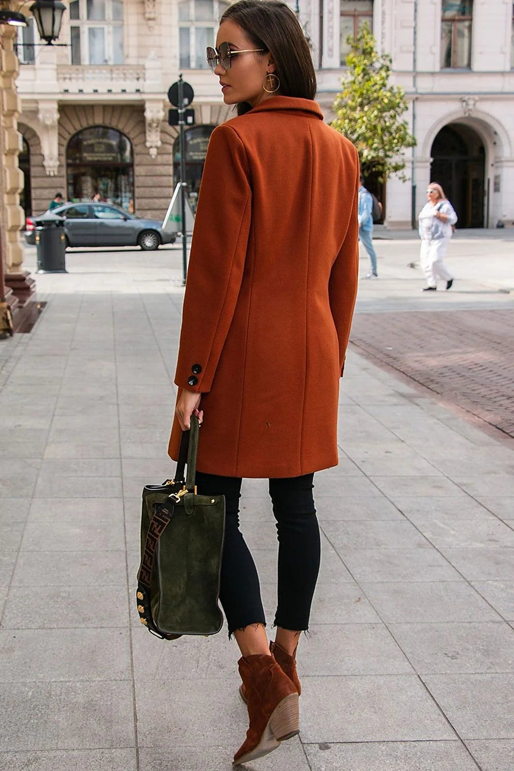 Manteau pour femme élégant automne hiver laine acrylique coupe droite col à revers boutons noirs poches à rabat couleur terracotta