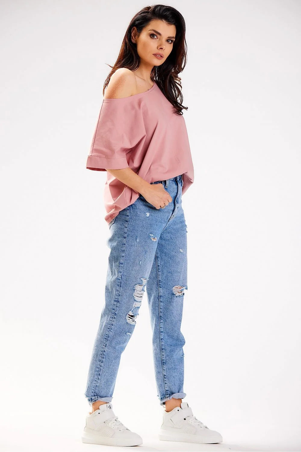 tshirt oversize femme encolure bateau asymétrique épaule dénudée manches courtes retroussées relaxed jersey coton léger couture décorative rose poudré