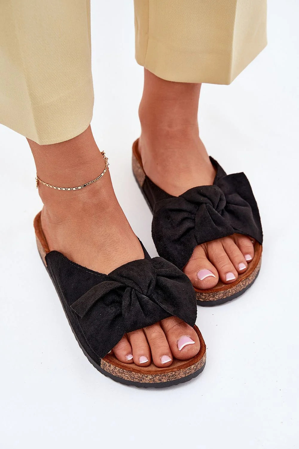 sandales femme suédine écologique noire nœud décoratif bride arrière mule semelle liège anatomique rembourrée talon plat confortable estivale chic décontractée