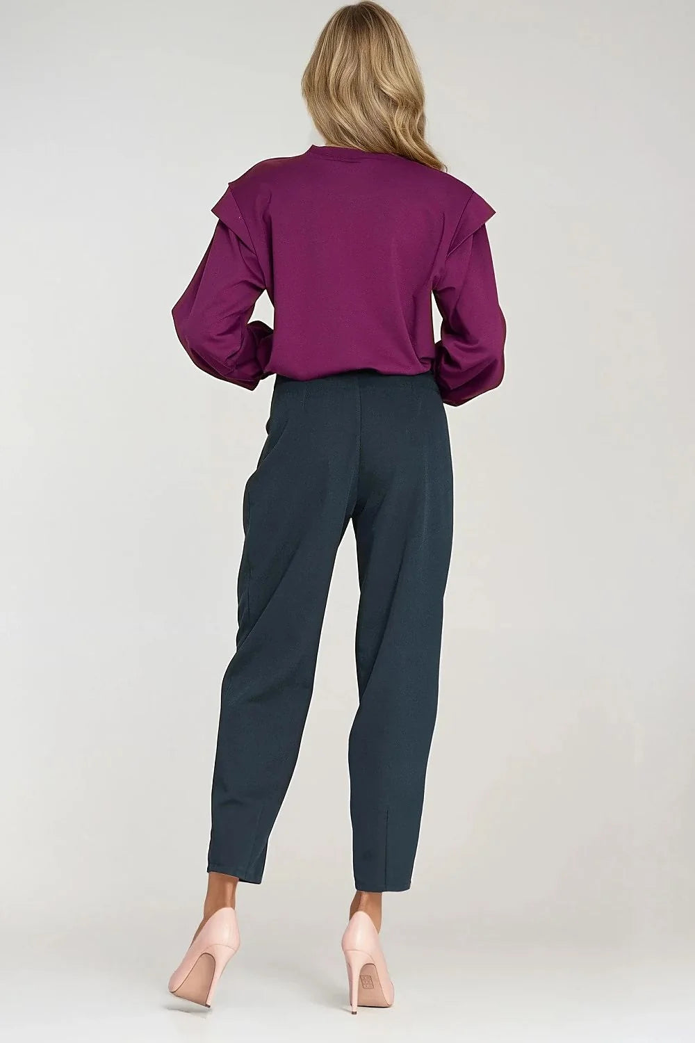 sweatshirt femme oversize col rond manches longues épaules structurées épaulettes poignets larges base droite tissu mat prune polyvalent décontracté chic