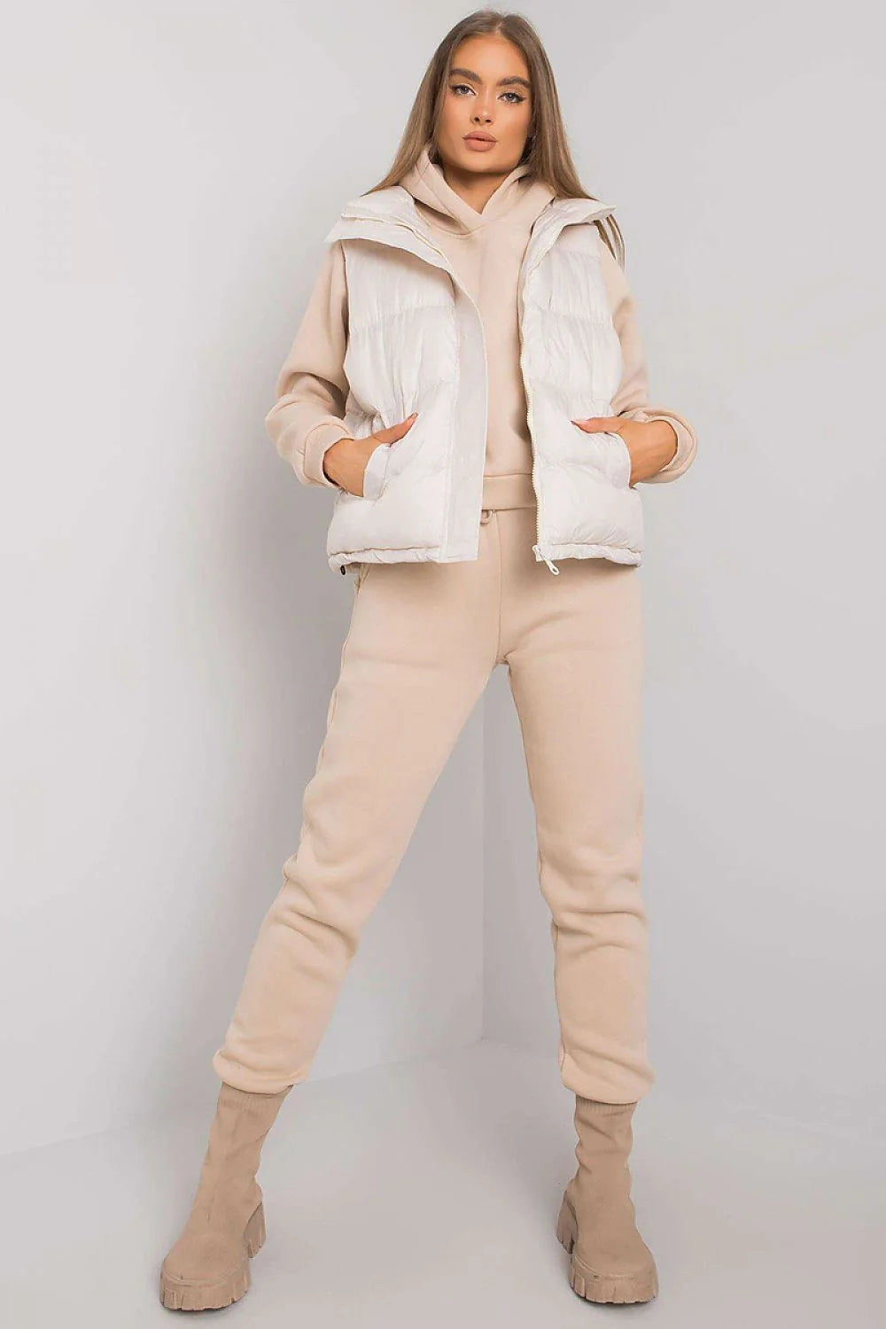 Ensemble Ex Moda pour femme, veste sans manches blanche, sweatshirt beige, jogging fuselé, bottines