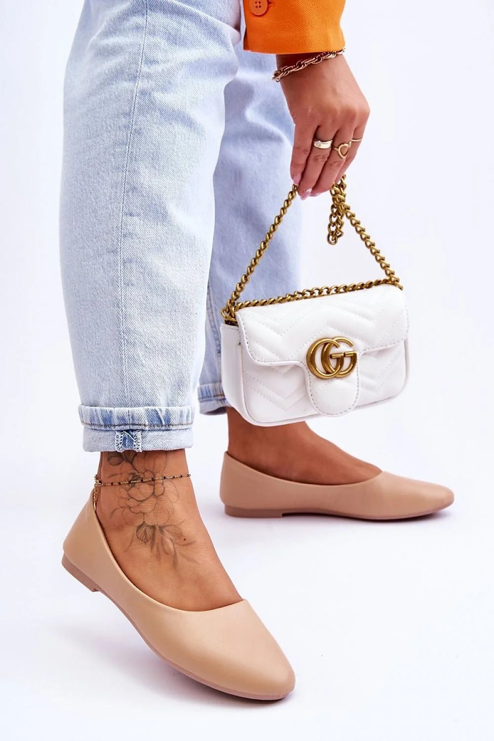 ballerines femme intemporelles minimalistes similicuir beige nude confortables semelle plate fine bout arrondi coupe basse slipon légères élégantes polyvalentes