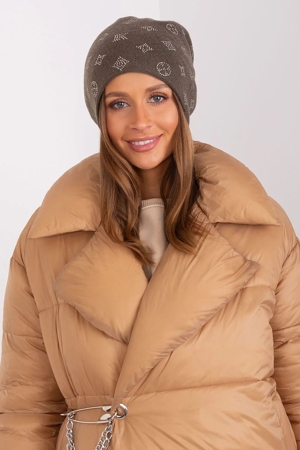 bonnet hiver femme cachemire acrylique coton chaud doux élégant sophistiqué décontracté maille côtelée taupe strass géométriques