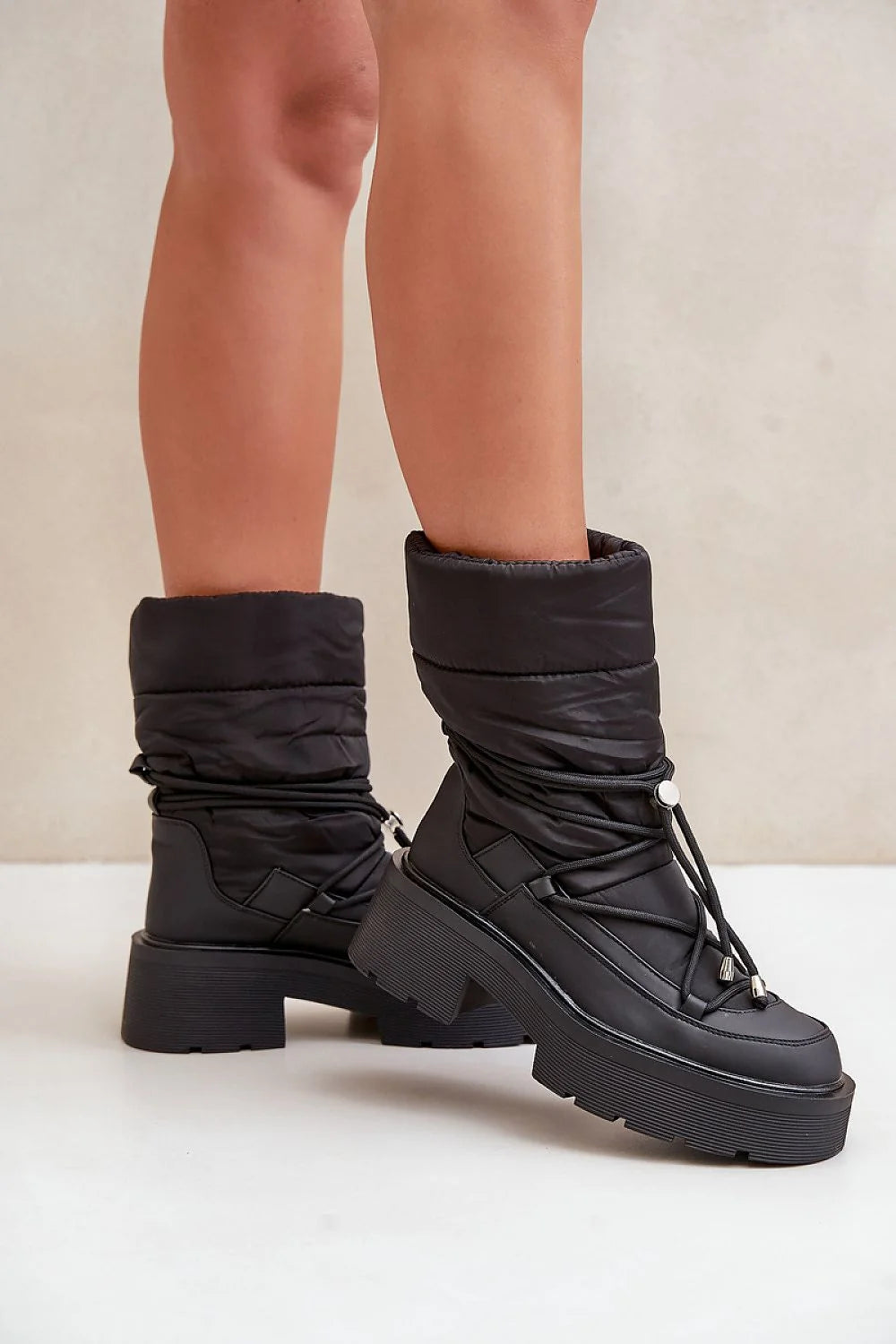 Bottes neige femmes modernes nylon écologique hautes matelassées élégantes, pratiques, tendance hiver semelle caoutchouc